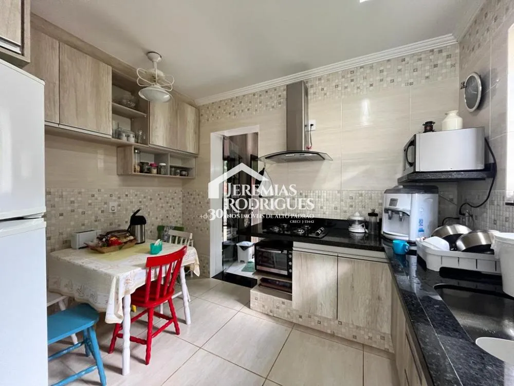 Chácara à venda com 2.000 m² no Condomínio Chácaras Cataguá, em Taubaté/SP.