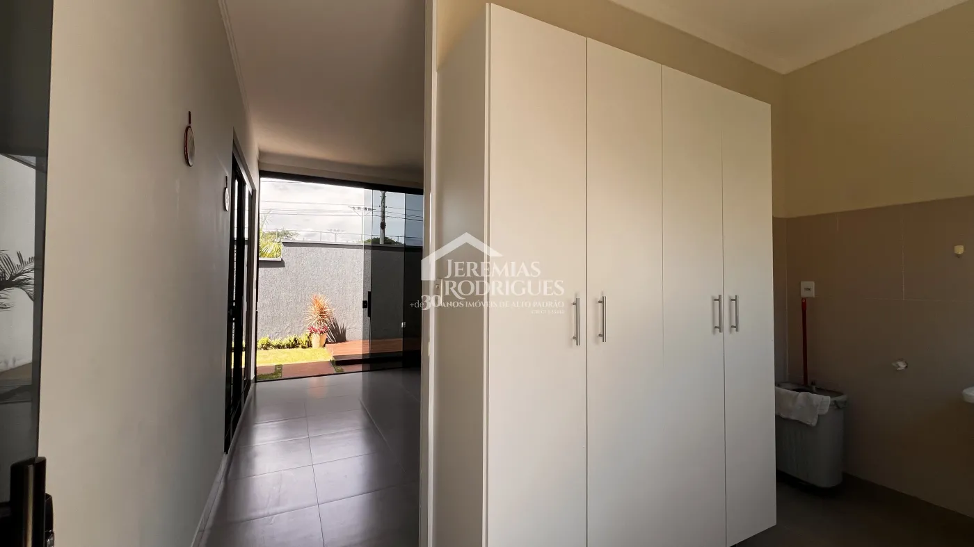 Casa à venda com 3 dormitórios no Condomínio Campos do Conde II em Tremembé/SP.