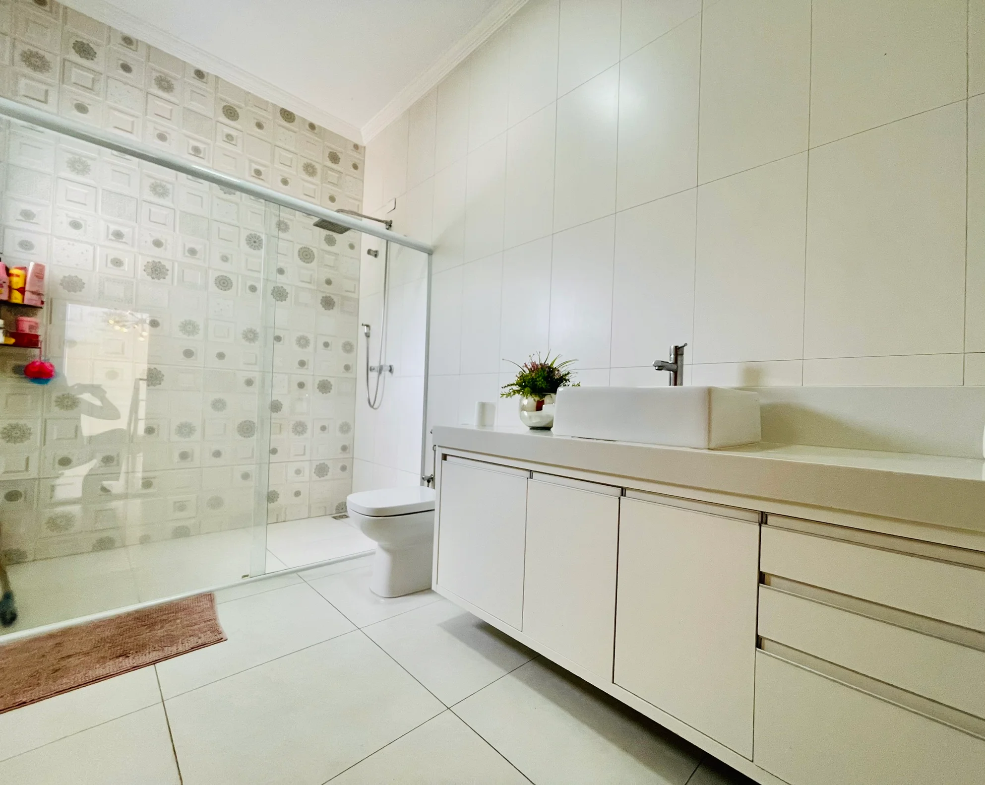 Casa à venda com 3 dormitórios no Condomínio Parque das Araucárias em Tremembé/SP. 