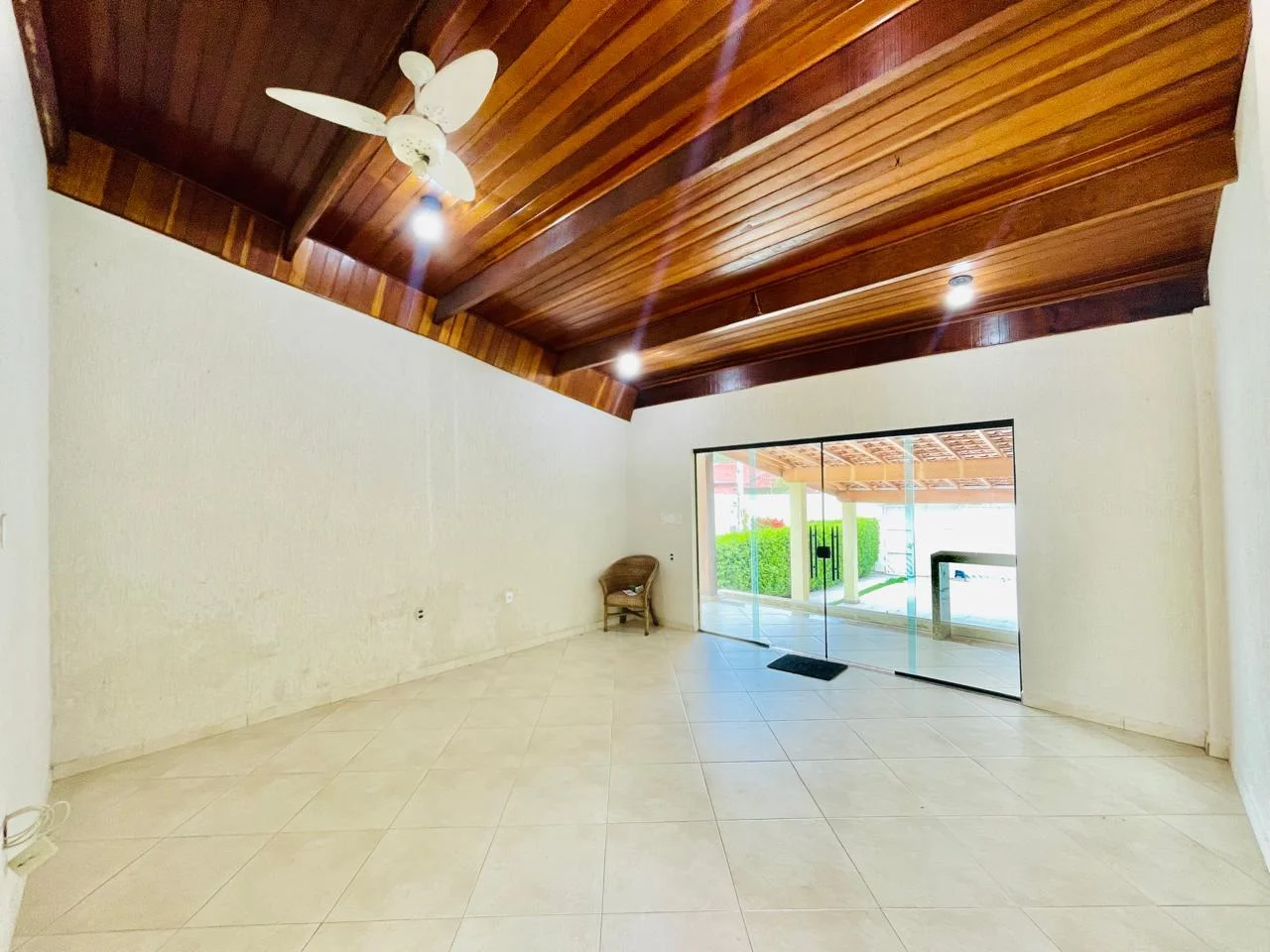 Casa à venda com 3 dormitórios no bairro Jardim das Nações em Taubaté/SP. 