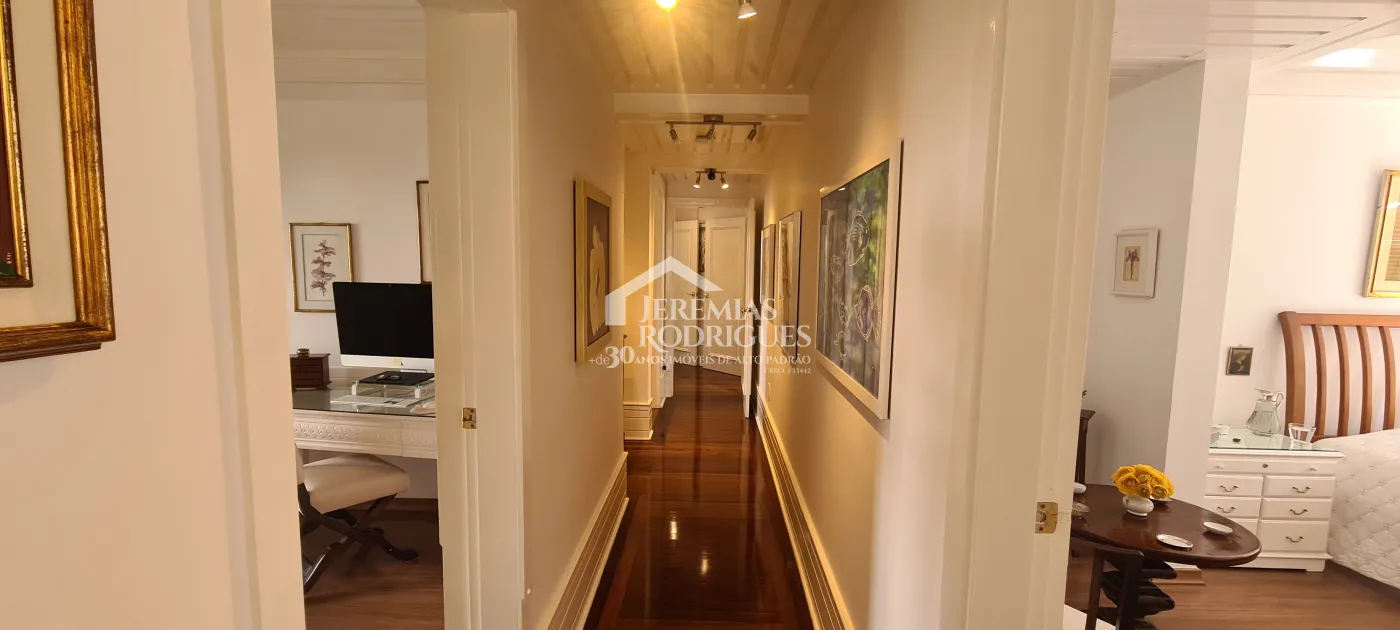 Apartamento à venda com 4 suítes no Edifício Evergreen em Campos do Jordão/SP