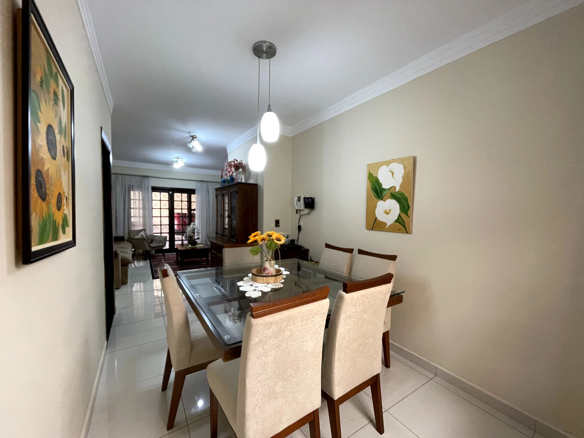 Casa à venda com 5 dormitórios no bairro Esplanada Independência em Taubaté/SP. 