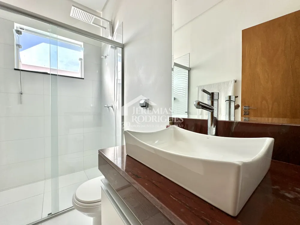 Casa mobiliada para locação no Condomínio Campos do Conde I em Tremembé/SP. 