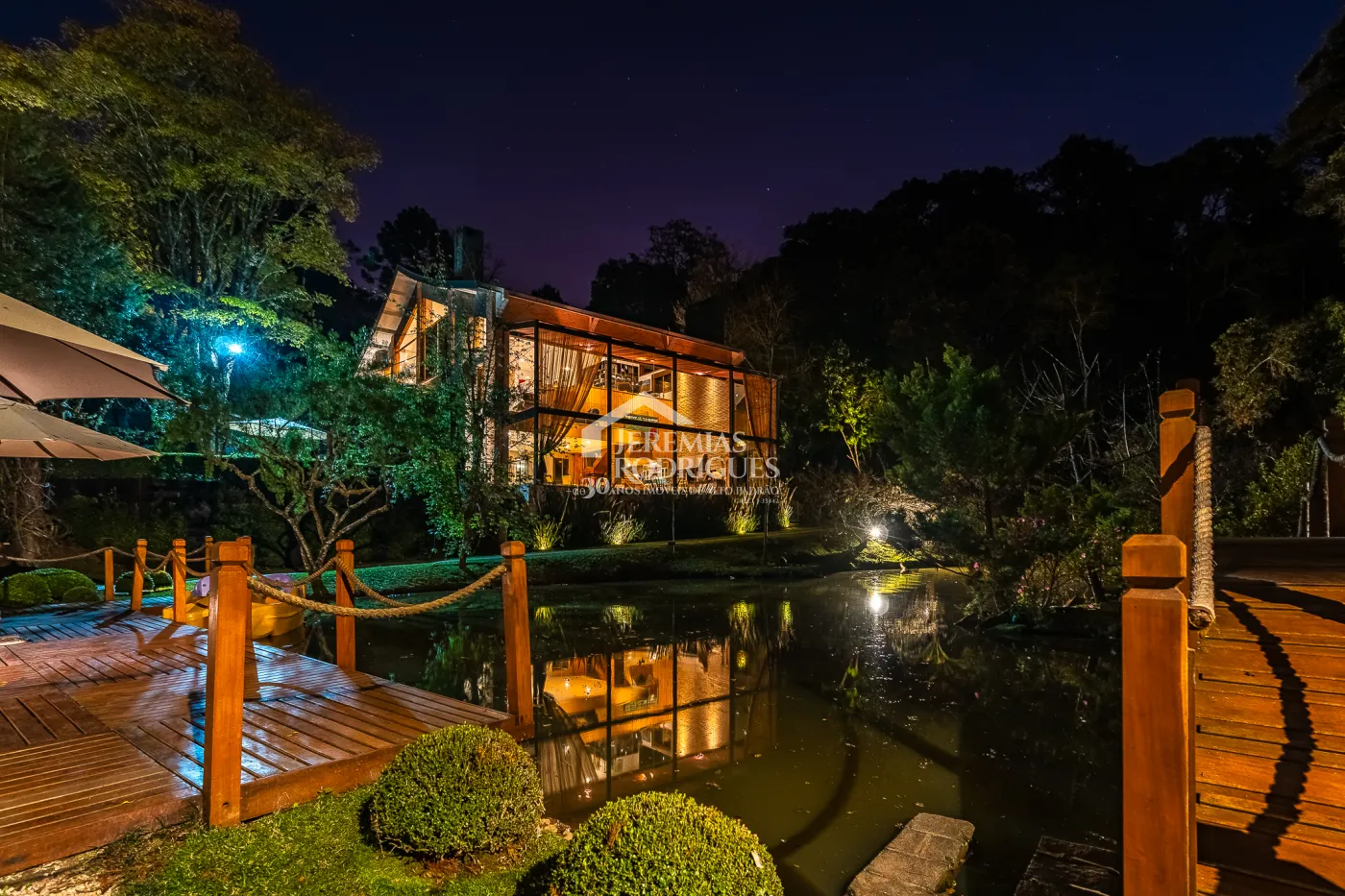 Casa com 7 suítes, 770 m² - Pedra do Fogo - Campos do Jordão/SP.