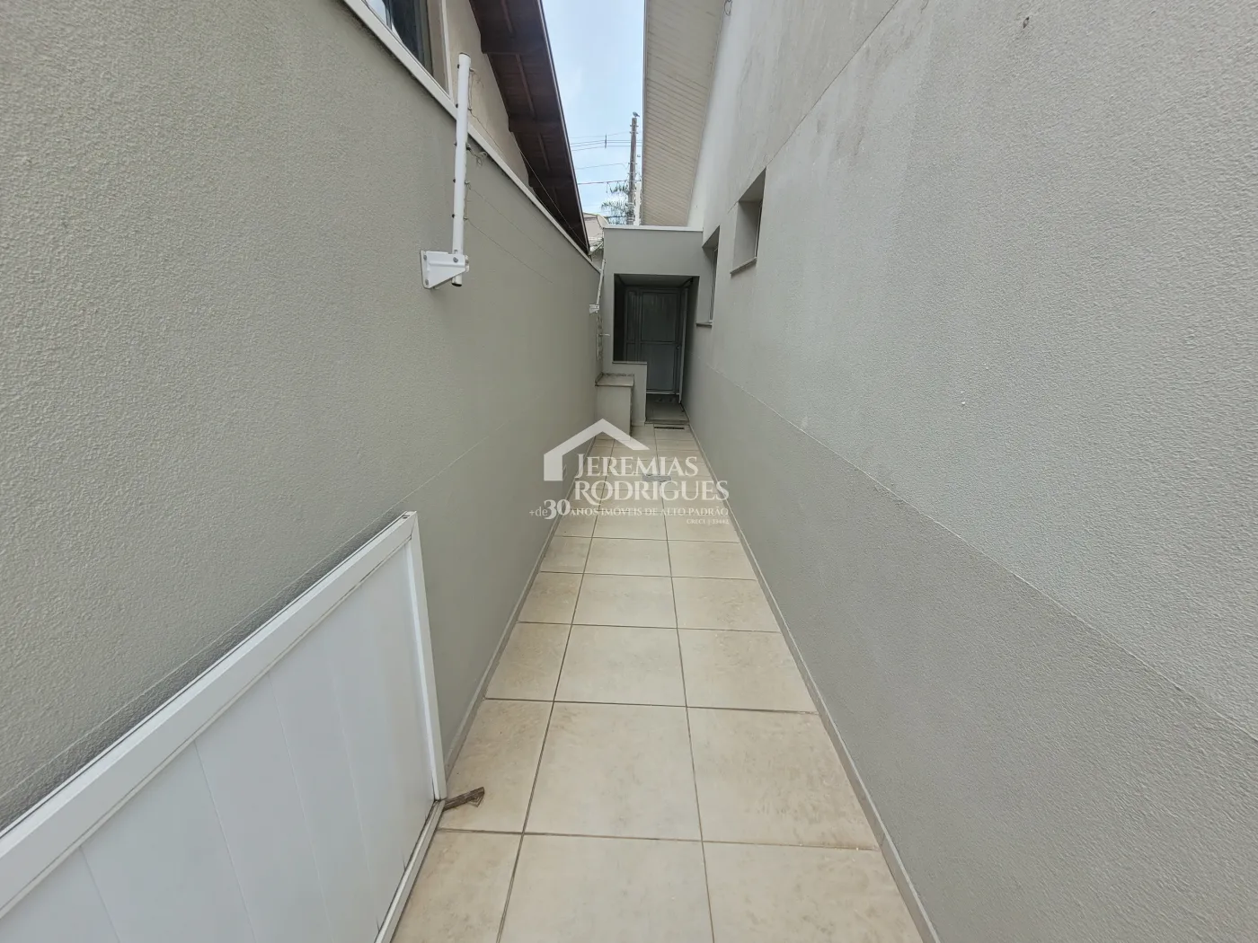 Casa para venda e locação com 3 dormitórios no Condomínio Campos do Conde I em Tremembé/SP