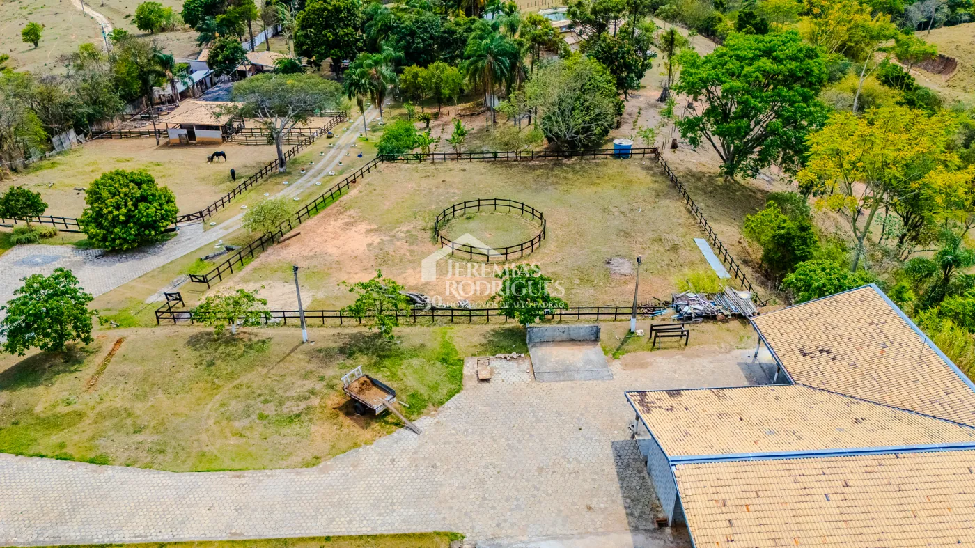 Sítio à venda em Caçapava/SP.