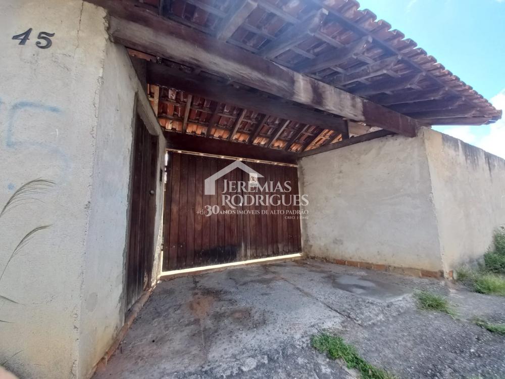 Espetacular casa térrea com piscina, quintal amplo e ótima localização - Pindamonhangaba/SP