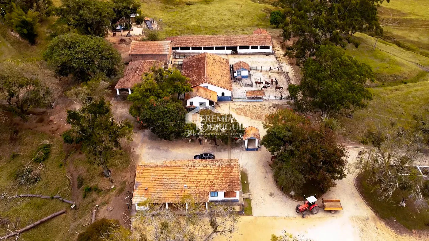 Fazenda à venda com 2.544 hectares em Santa Branca/SP.