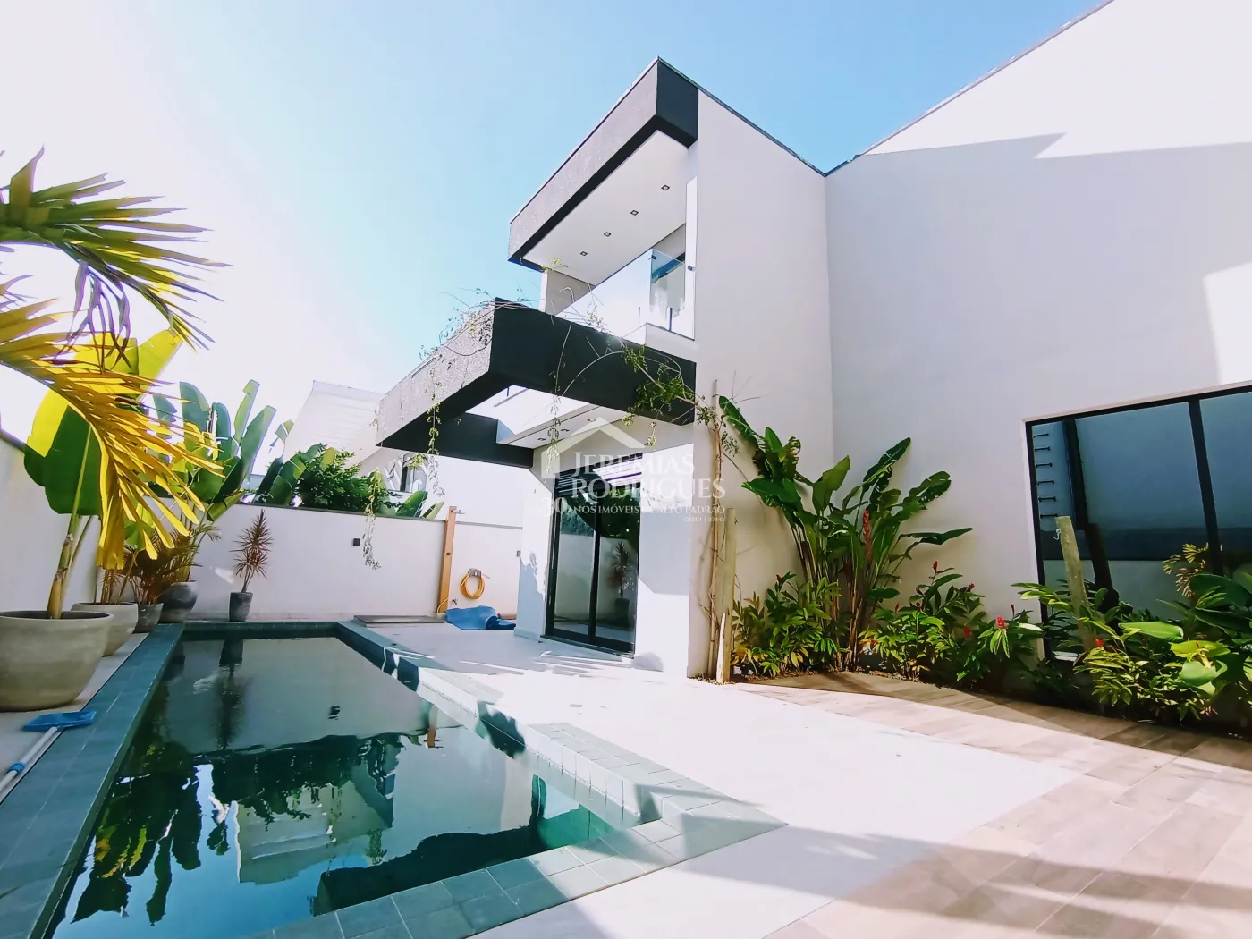 Casa à venda com 5 dormitórios no Condomínio Reserva dos Lagos em Pindamonhangaba/SP.