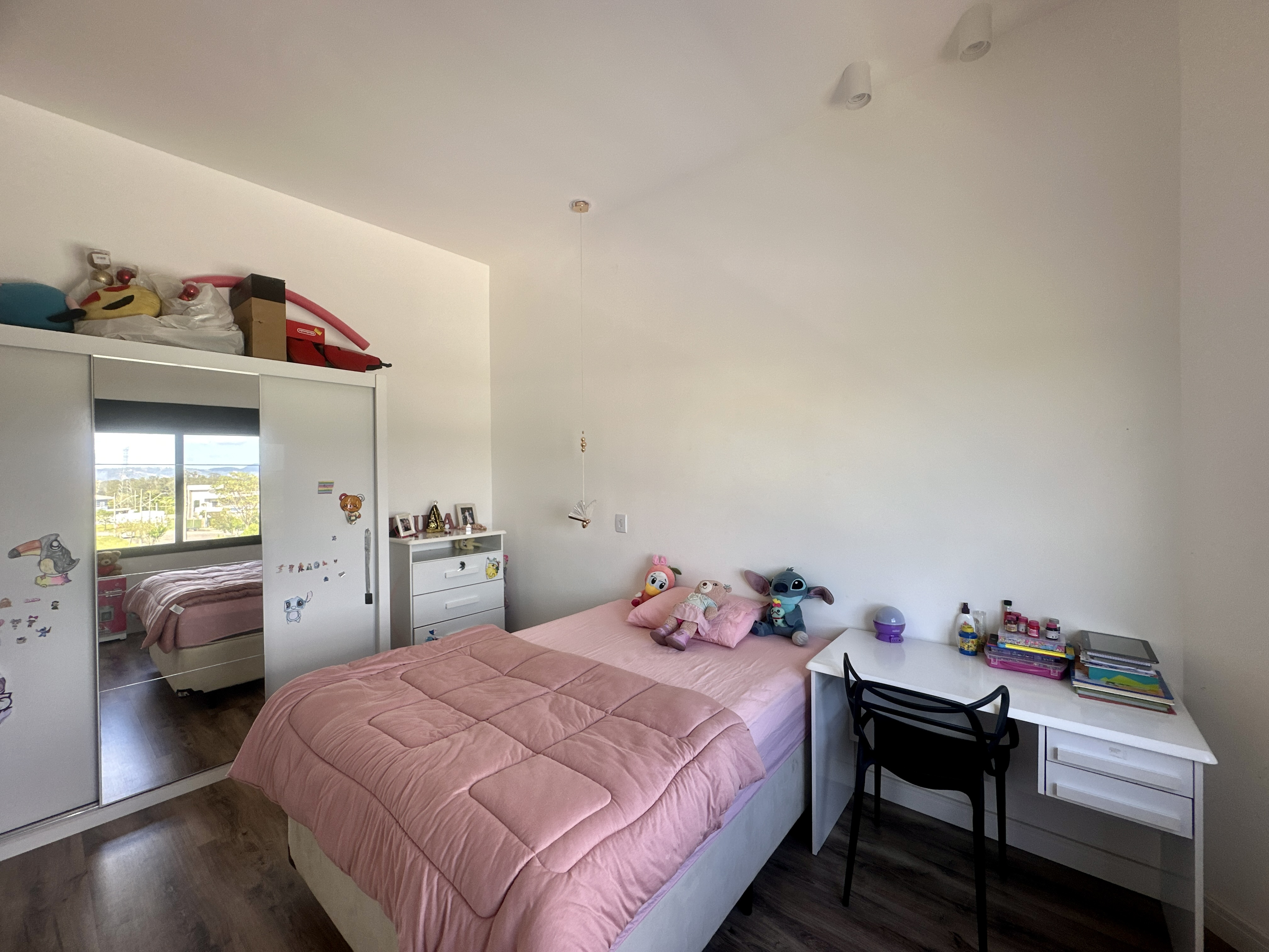 Casa à venda com 4 dormitórios no Condomínio Bella Vitta em Caçapava/SP.