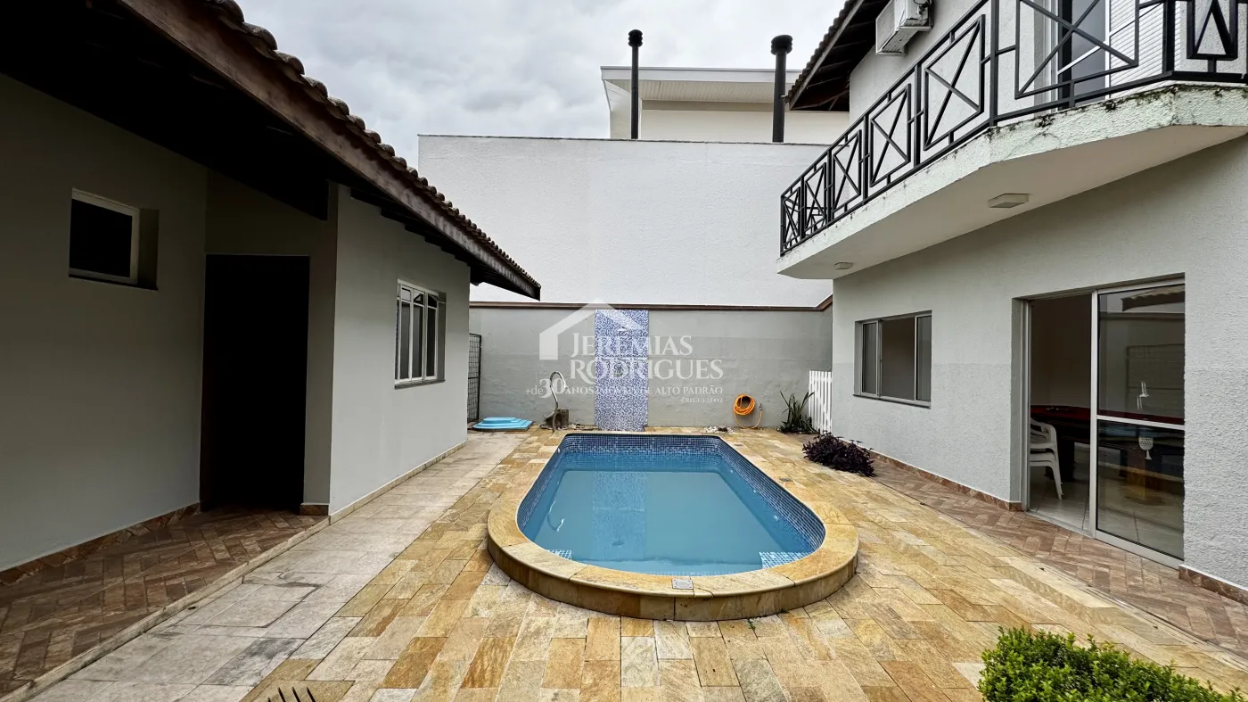 Casa à venda com 5 dormitórios no Condomínio Real Ville em Pindamonhangaba/SP