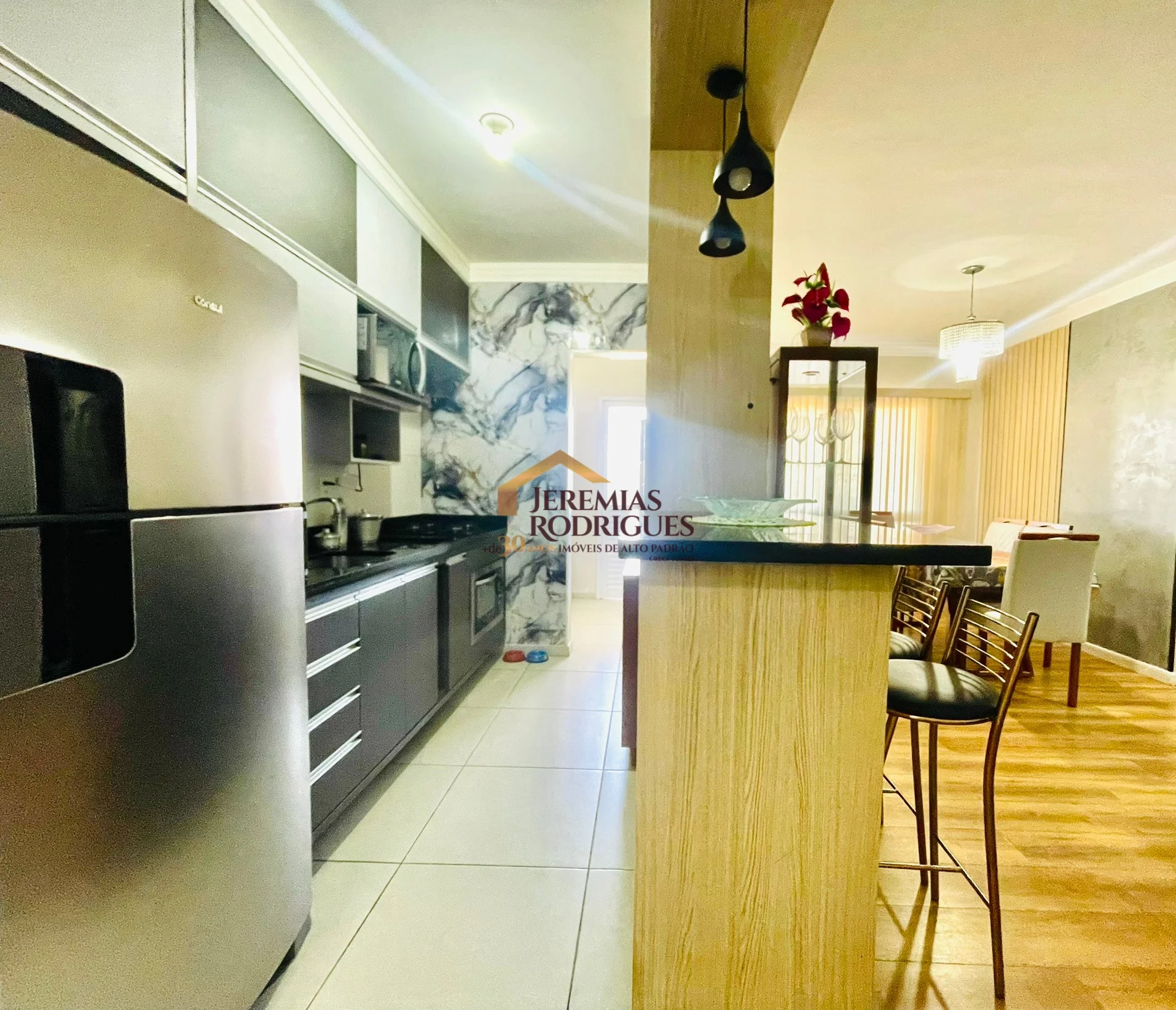 Apartamento à venda no Edifício Maison em Taubaté/ SP.