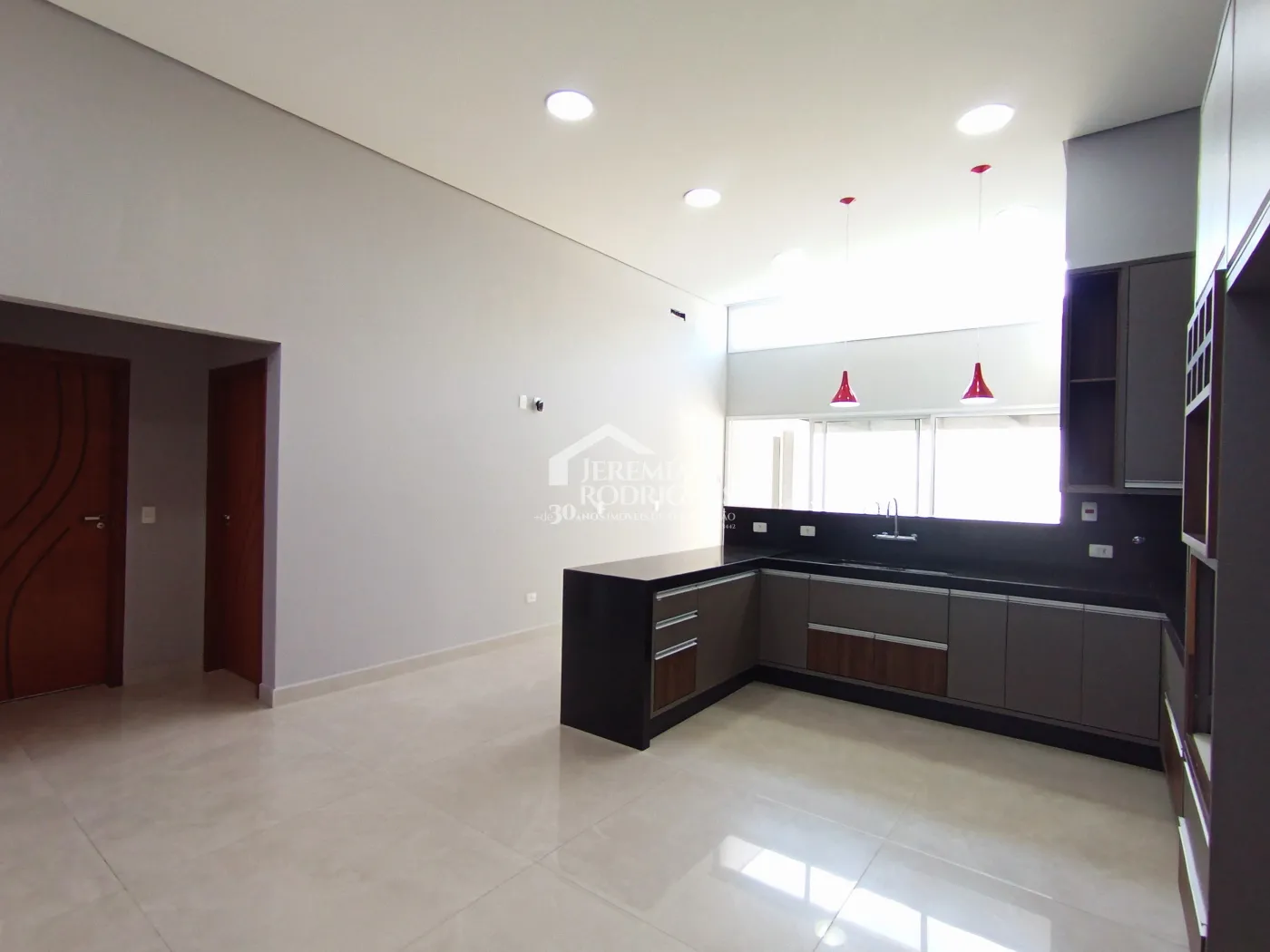 Casa para venda e locação com 3 dormitórios, no Condomínio Campos do Conde II em Tremembé/SP.