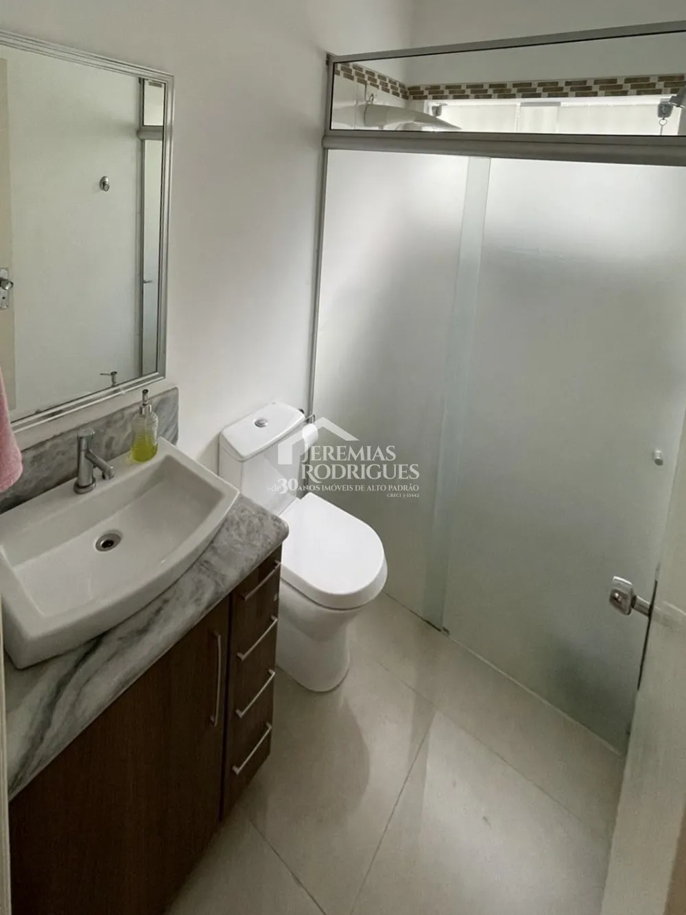 Casa à venda com 3 dormitórios no bairro Jardim das Nações em Taubaté/SP. 