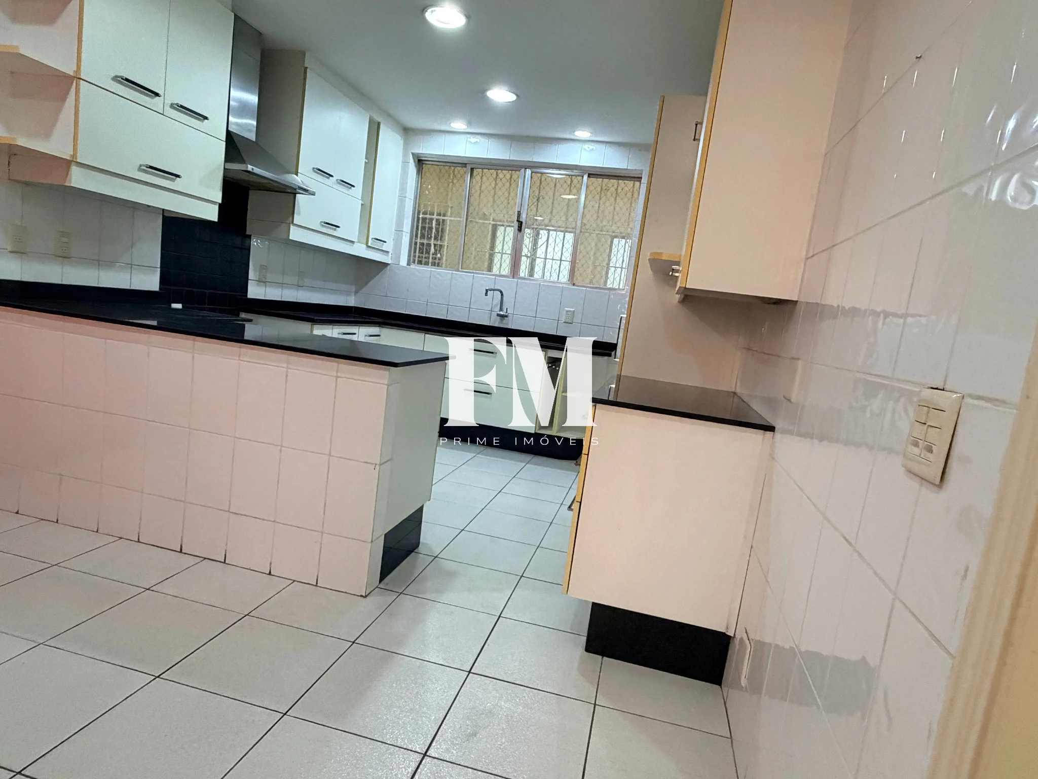 Apartamento à venda com amplitude, design, 4 quartos, e 2 vagas a 350m da praia em Copacabana posto - foto 2