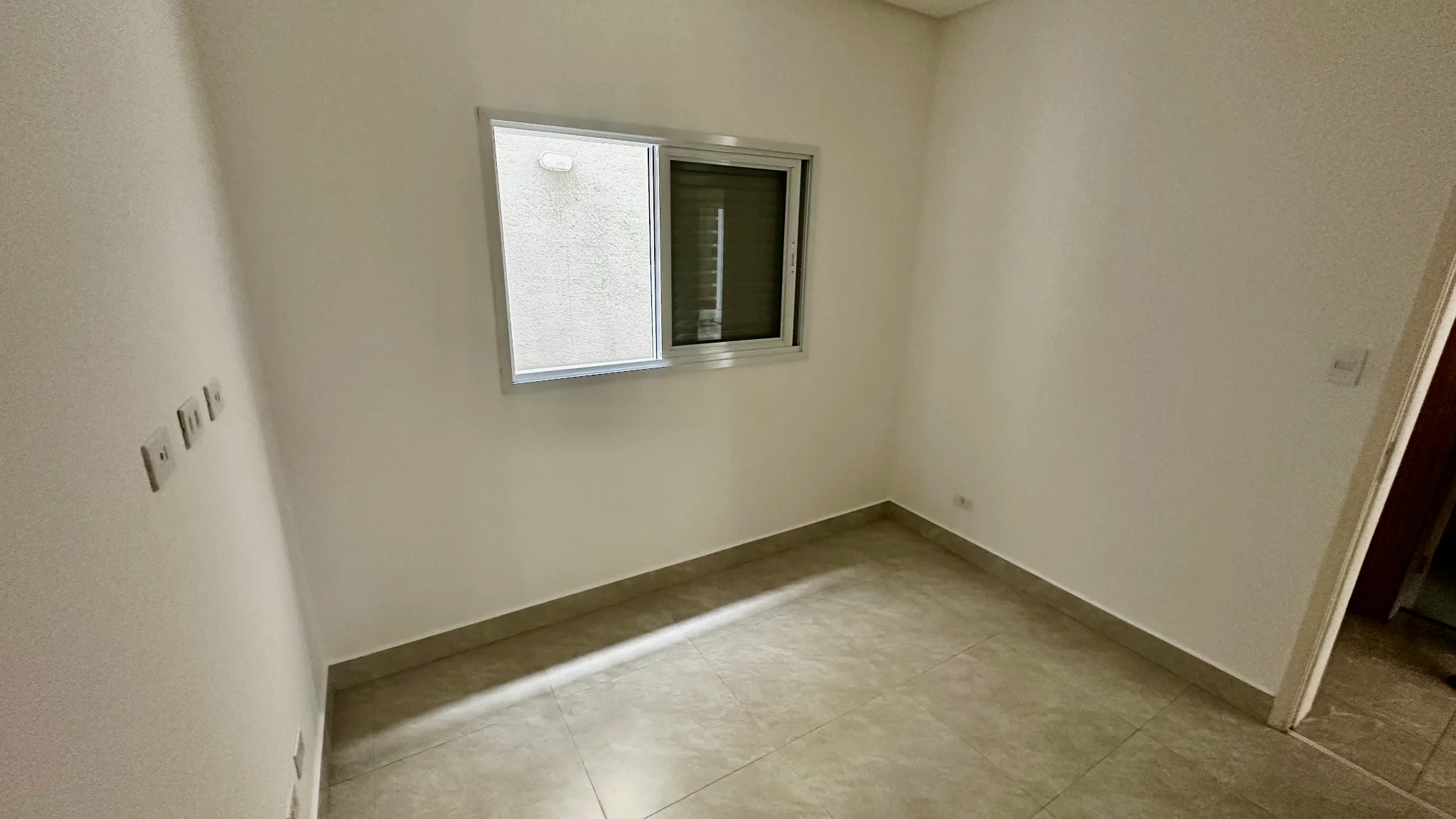 Casa para locação com 4 dormitórios no Campos do Conde II em Tremembé/SP. 