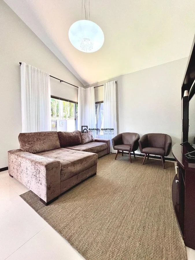 CASA COM 03 QUARTOS NO INICIO DE GUARAMIRIM