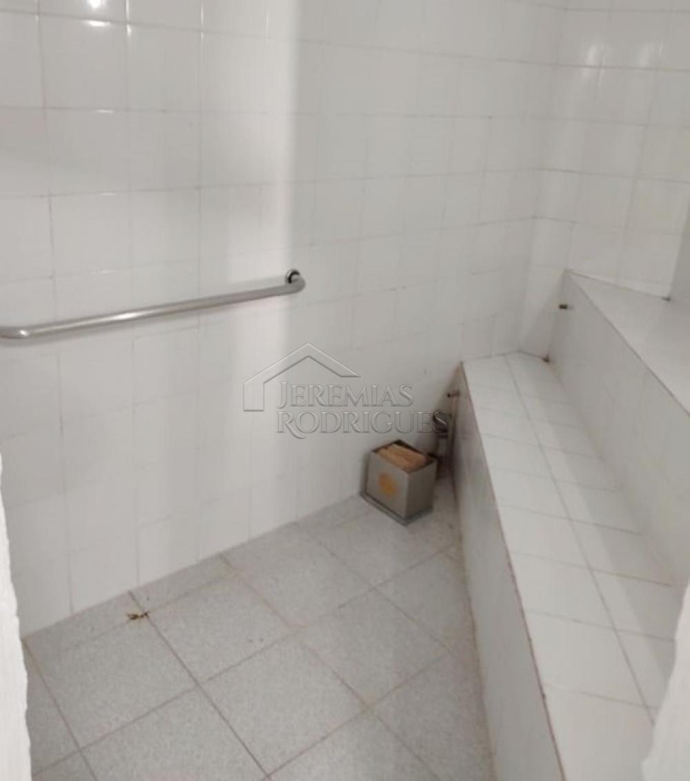 Apartamento para locação com 3 dormitórios, 256 m² no Edifício Plaza Alta em Taubaté/SP.