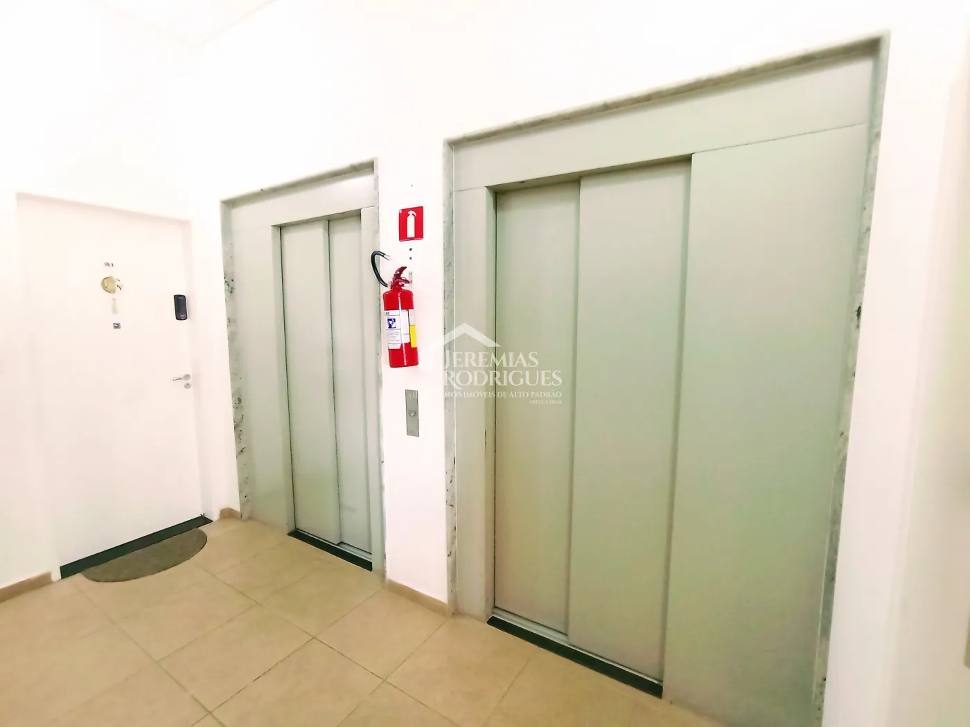 Apartamento à venda com 3 dormitórios no Edifício Jabuticabeiras em Taubaté/SP