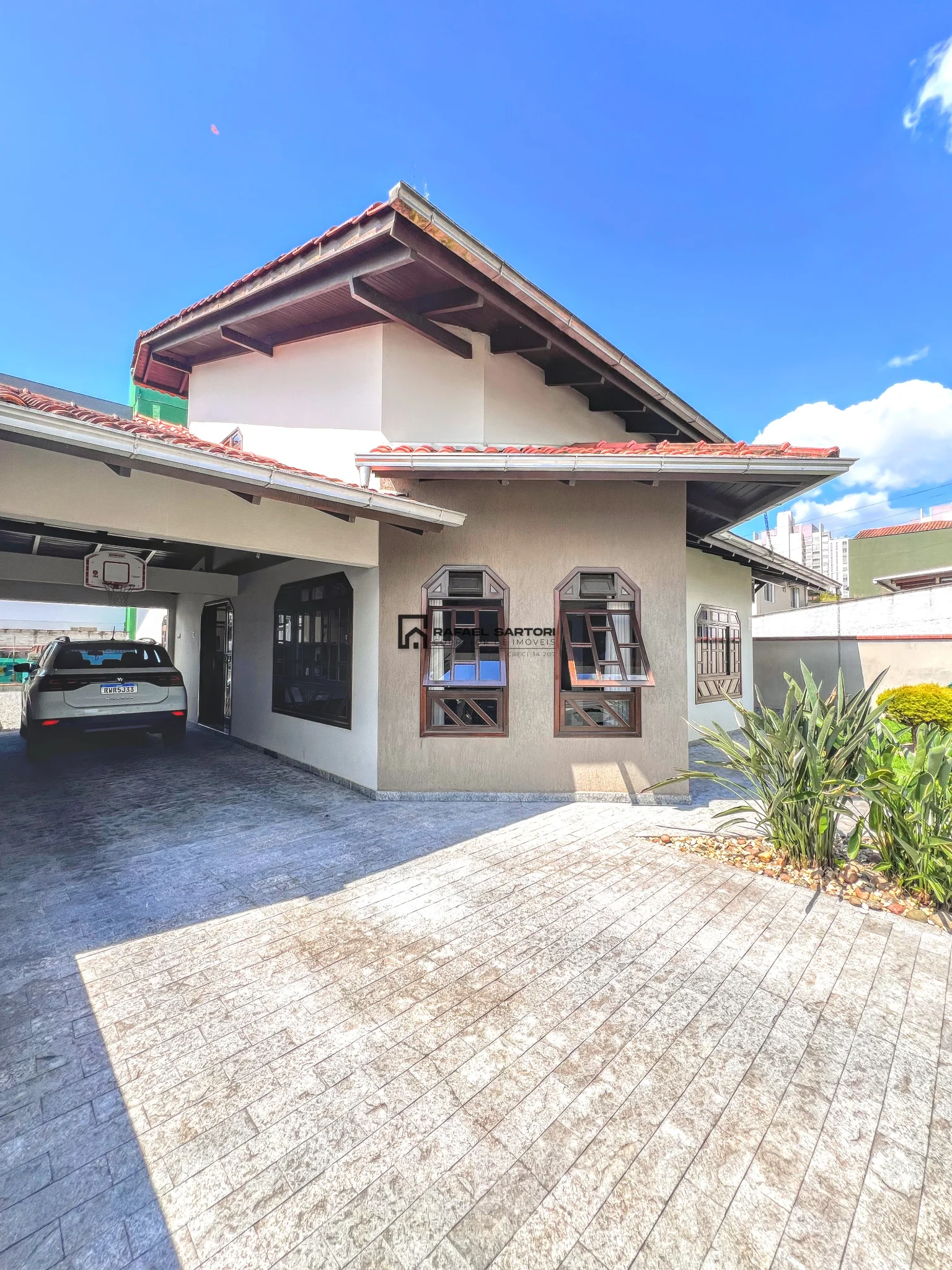 CASA COM AMPLO TERRENO BAIRRO NOVA BRASILIA 