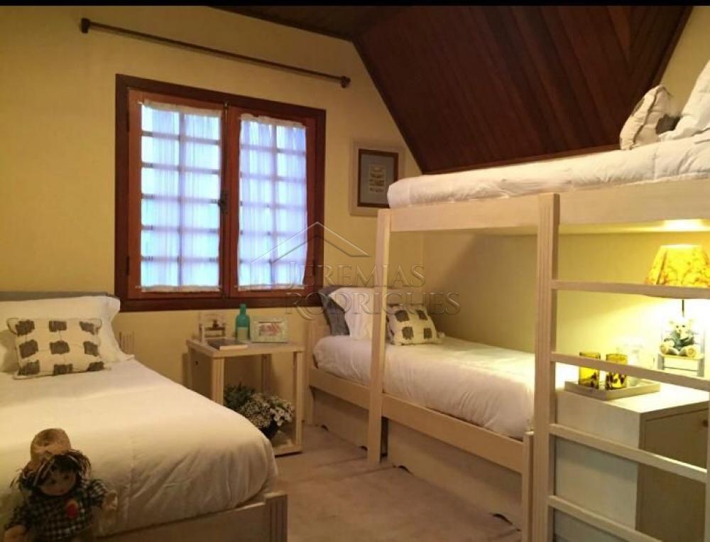 Casa à venda com 6 dormitórios no Alto Do Capivari em Campos do Jordão/SP.