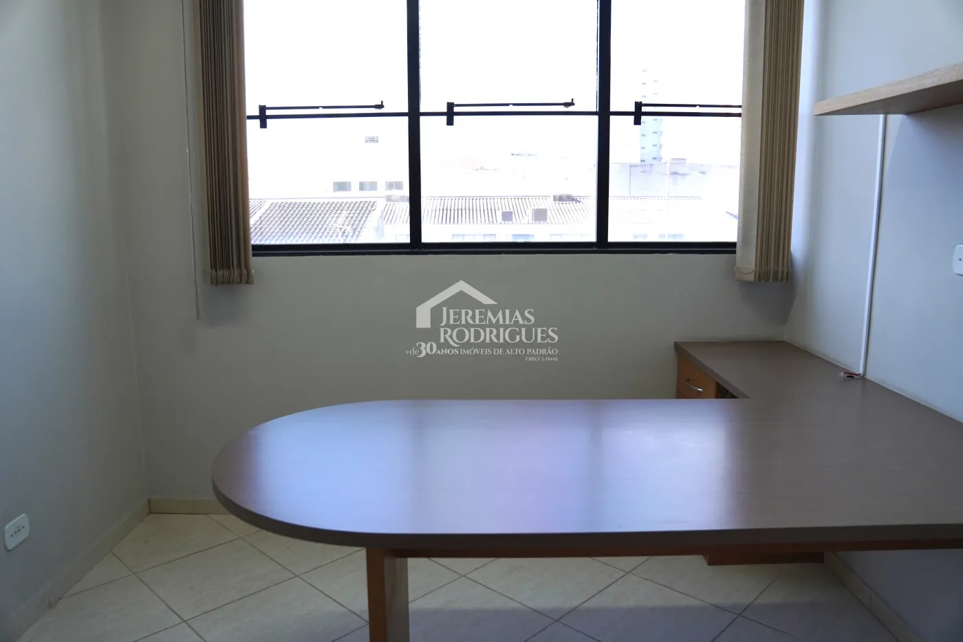Prédio comercial com 568 m² -  Centro - Taubaté/SP