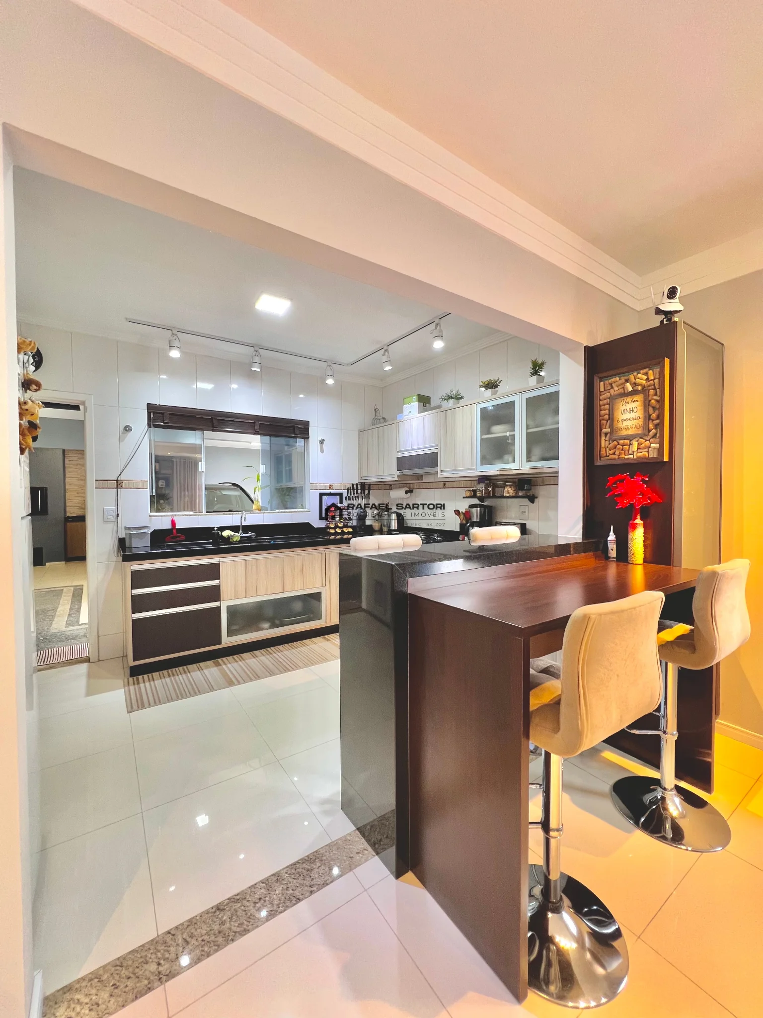 CASA COM 03 QUARTOS NO RAU