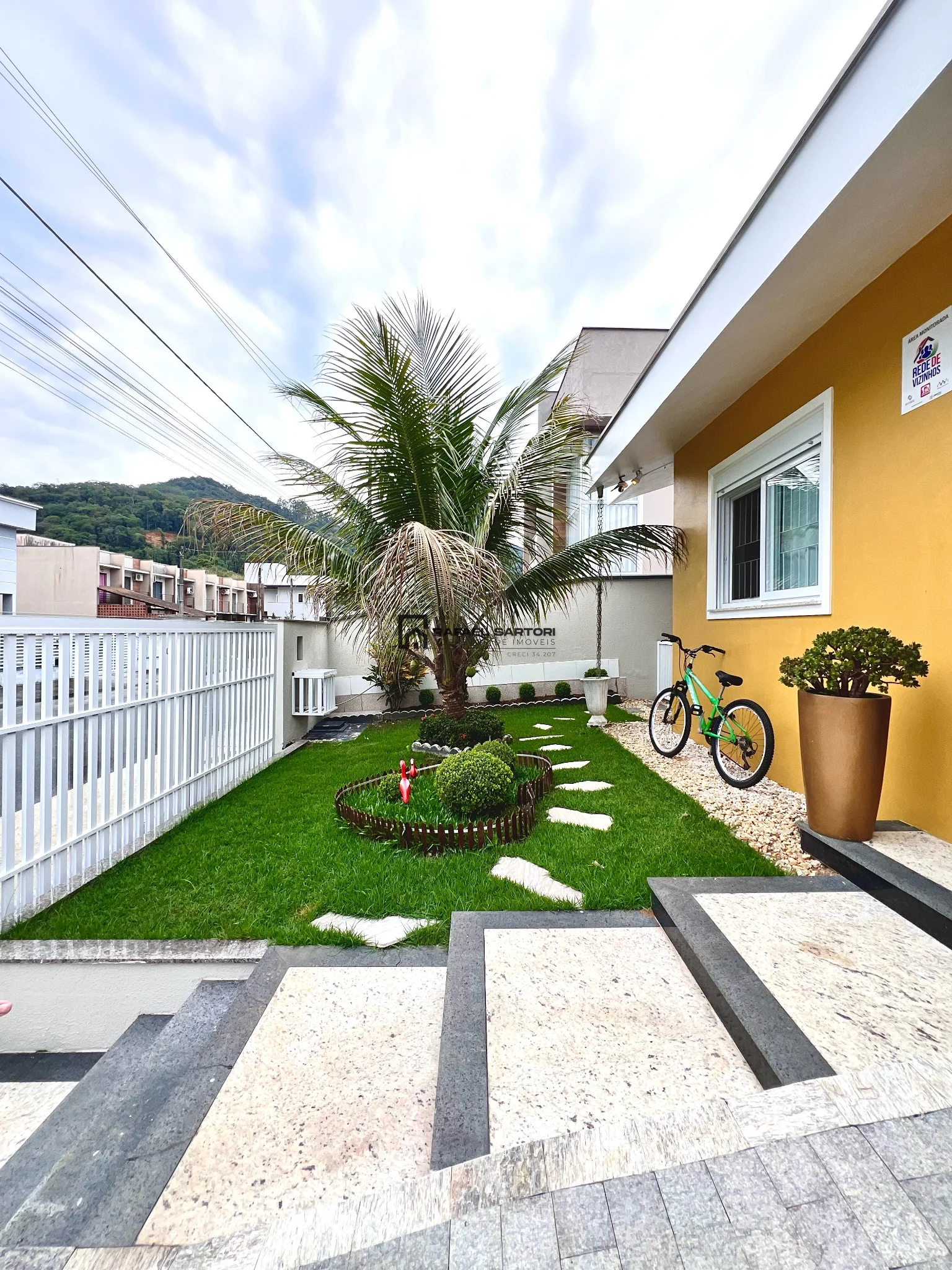 CASA COM 04 QUARTOS NO BAIRRO JOAO PESSOA