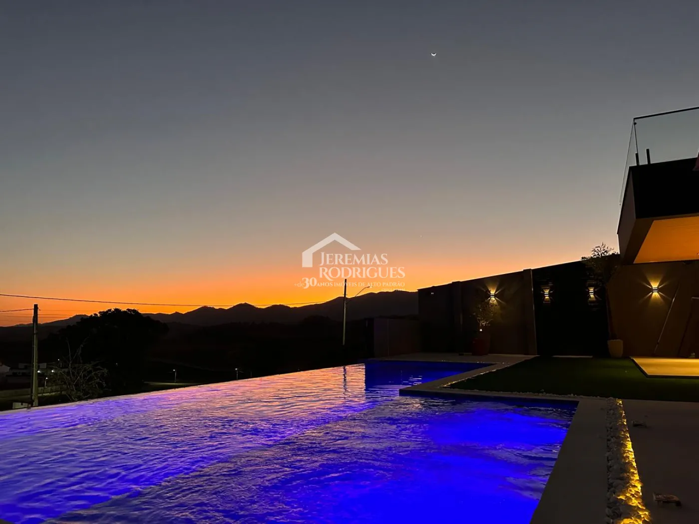 Casa com 4 dormitórios, 550 m² - Condomínio Village da Serra - Tremembé/SP