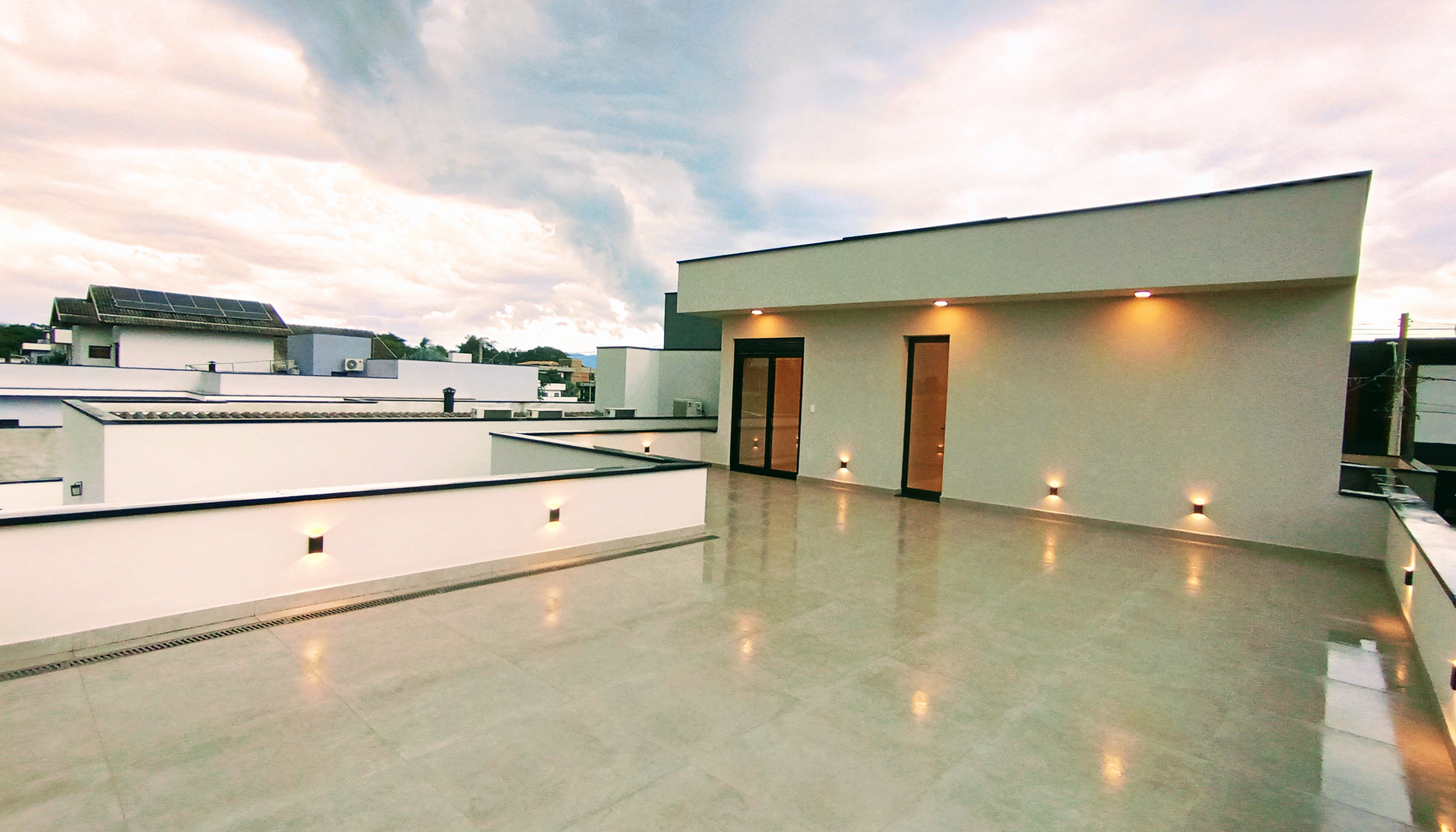 Casa à venda com 4 suítes no Condomínio Green Park em Taubaté/SP. 
