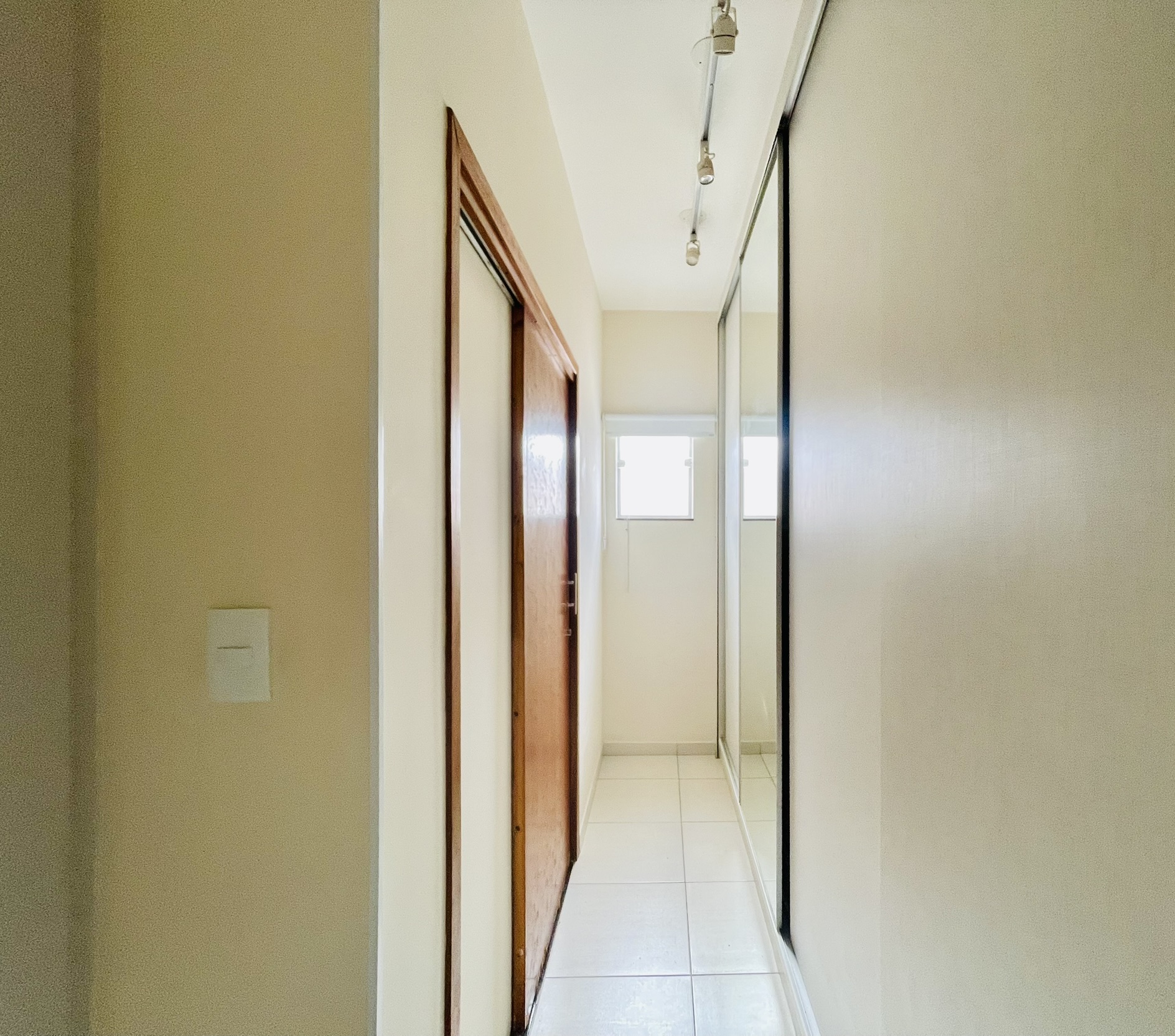 Casa para locação com 4 dormitórios no Condomínio Campos do Conde II em Tremembé/SP.