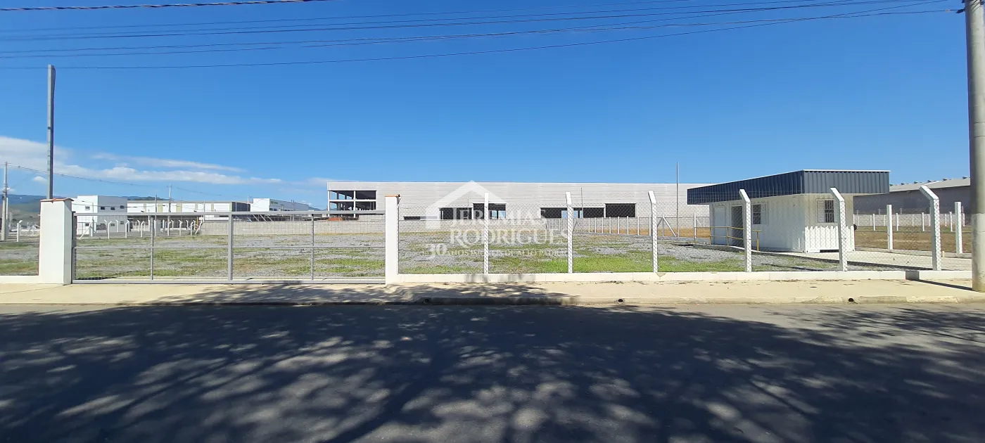 Terreno comercial para venda e locação com 3.657 m² no bairro Feital em Pindamonhangaba/SP