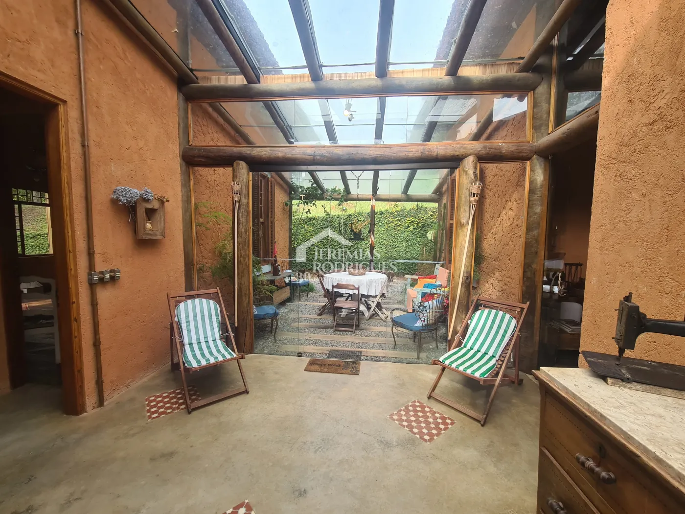 Chácara à venda com 400 m² no bairro Santa Cruz em Santo Antônio do Pinhal/SP.