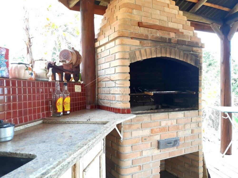 Casa à venda com 6 dormitórios no Condomínio Chácaras Cataguá em Taubaté/SP.