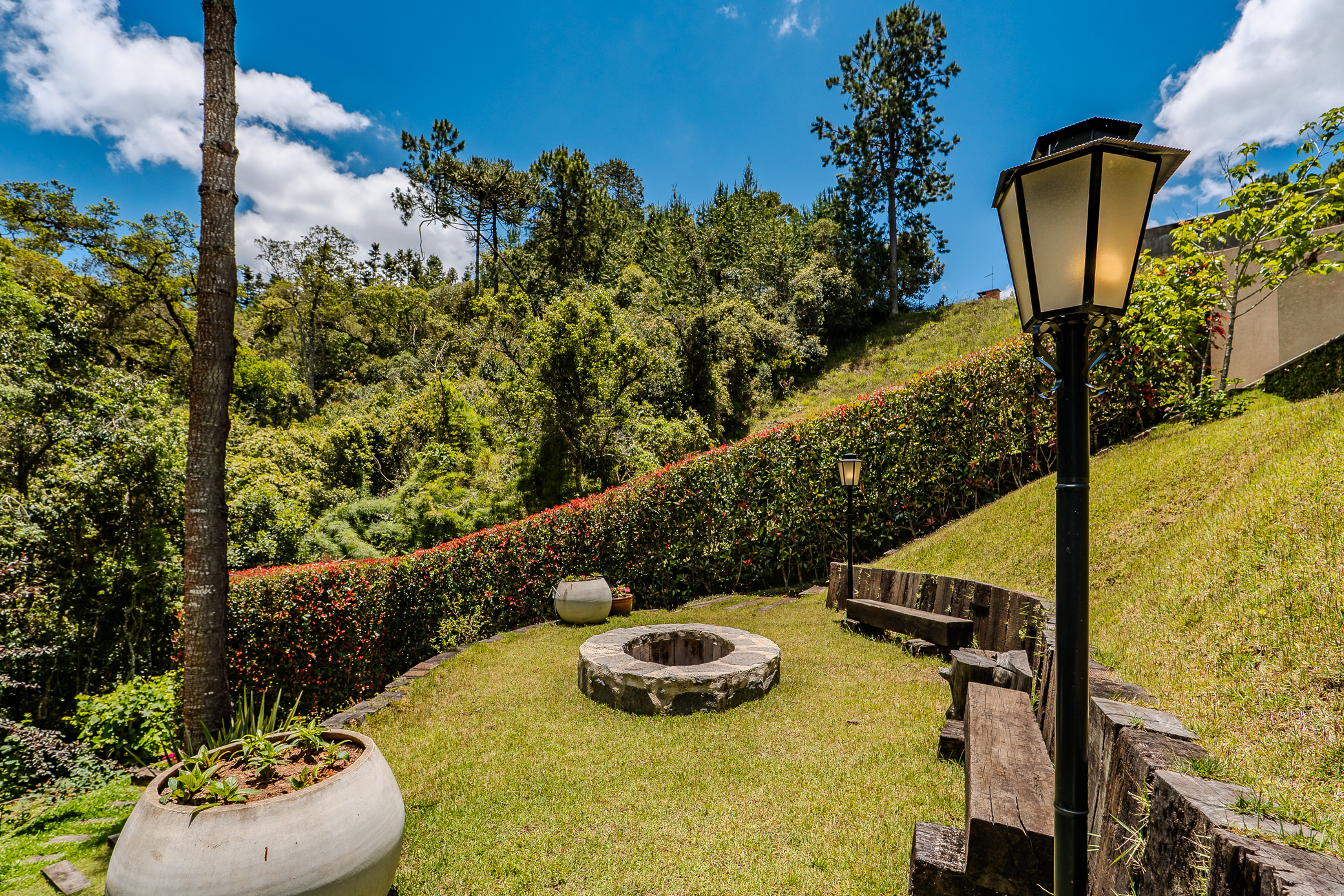 Mansão à venda com 5 suítes no Condomínio Reserva Figueiredo em Campos do Jordão/SP. 