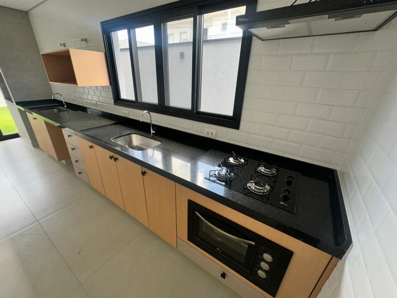 Casa para venda e locação com 3 dormitórios no Condomínio Pinheiros em Tremembé/SP. 