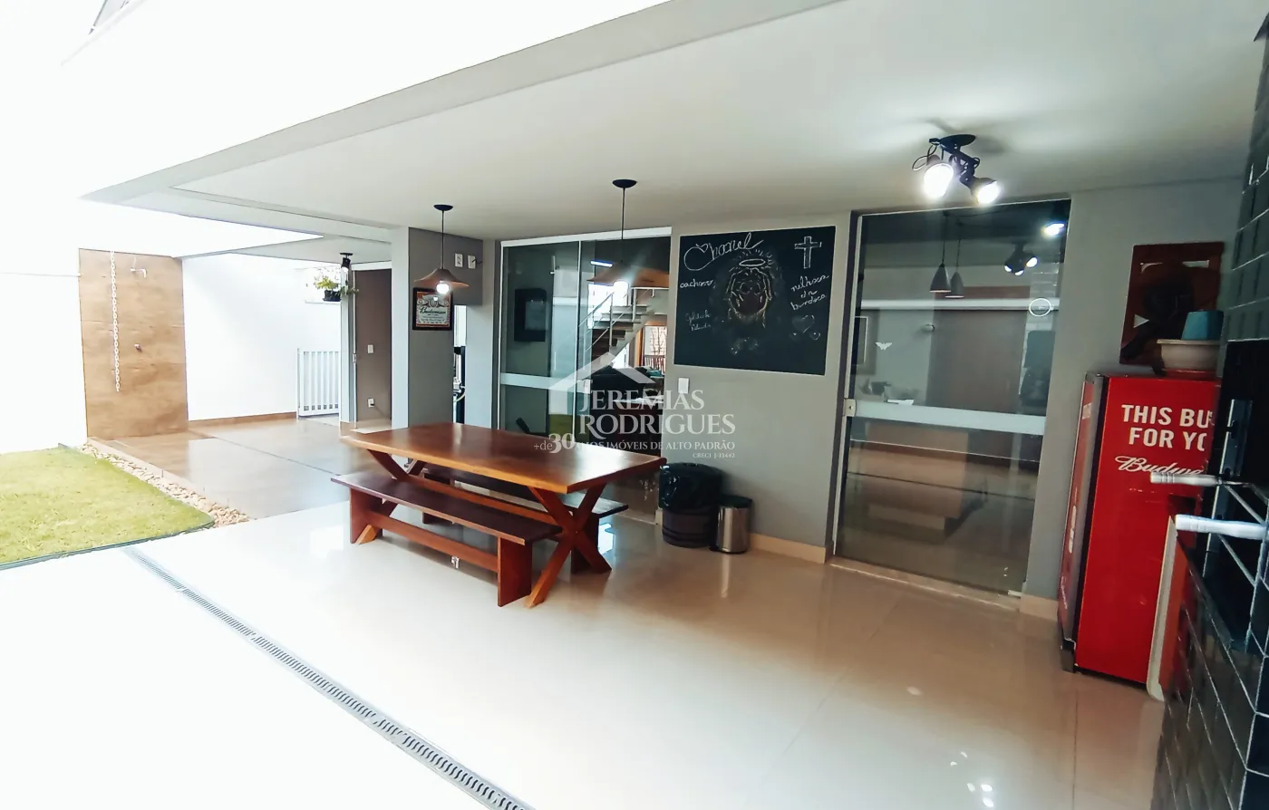 Casa à venda com 3 suítes no Condomínio Moema Ville em Pindamonhangaba/SP.