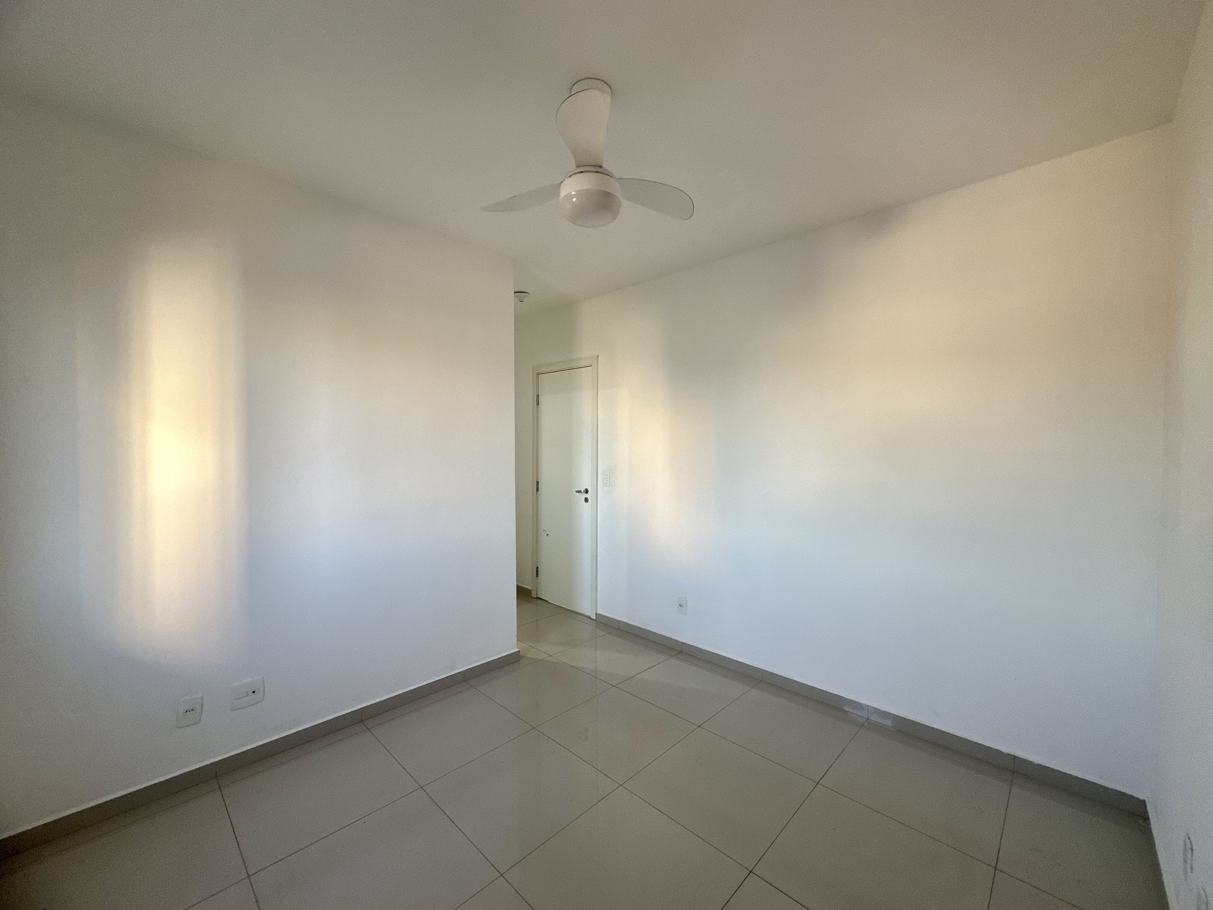 Apartamento para locação com 2 dormitórios, 75 m² no Edifício Camburi em Taubaté/SP