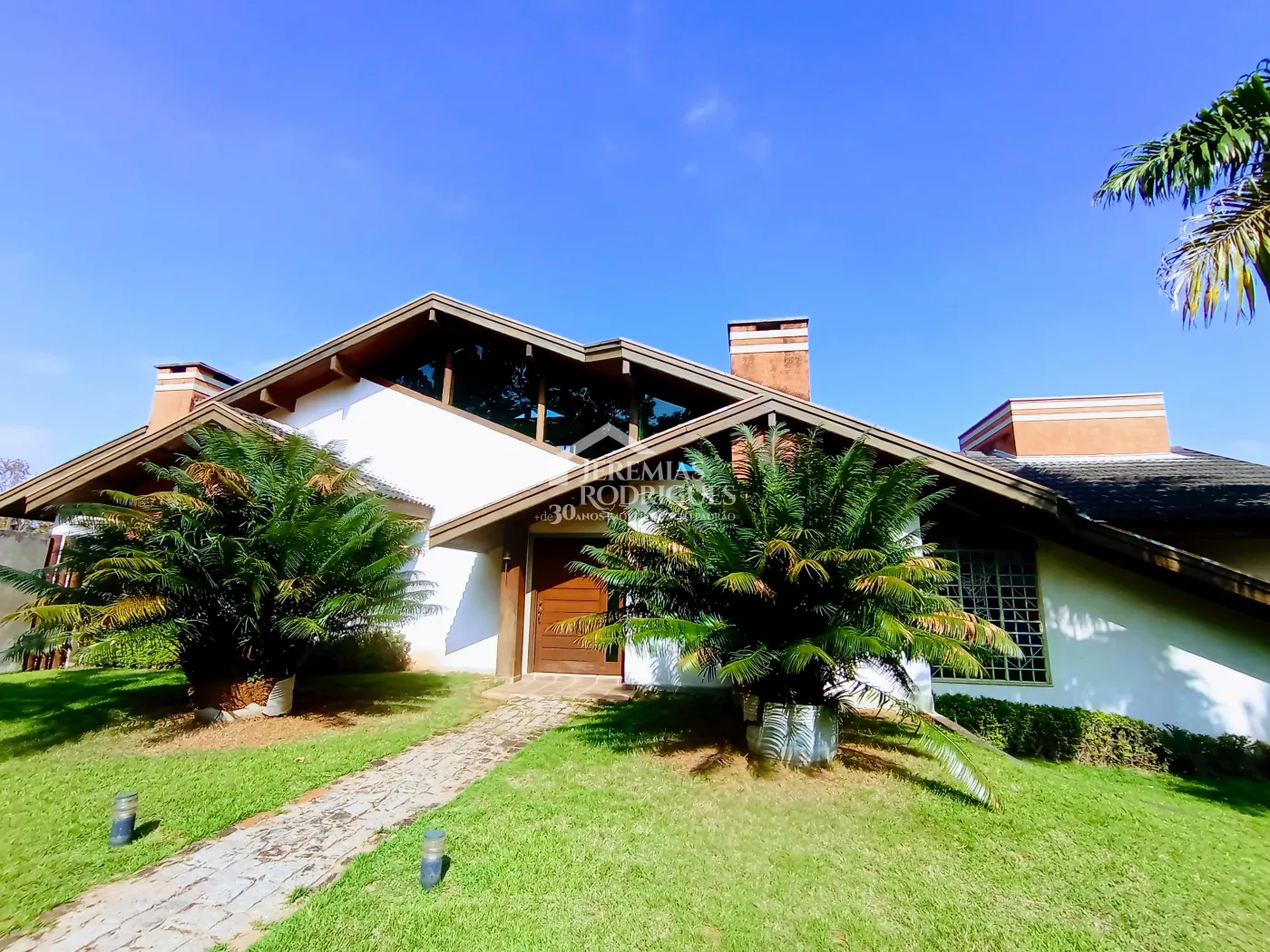 Casa à venda com 3 dormitórios no Condomínio Chácaras Cataguá em Taubaté/SP