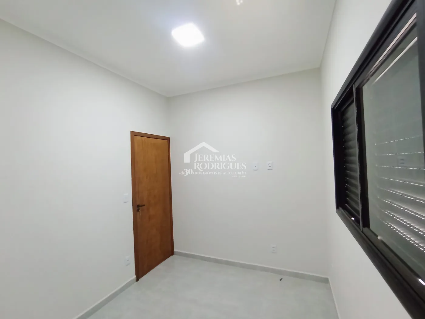 Casa à venda com 3 dormitórios no Condomínio Bosque da Imperatriz em Pindamonhangaba/SP.