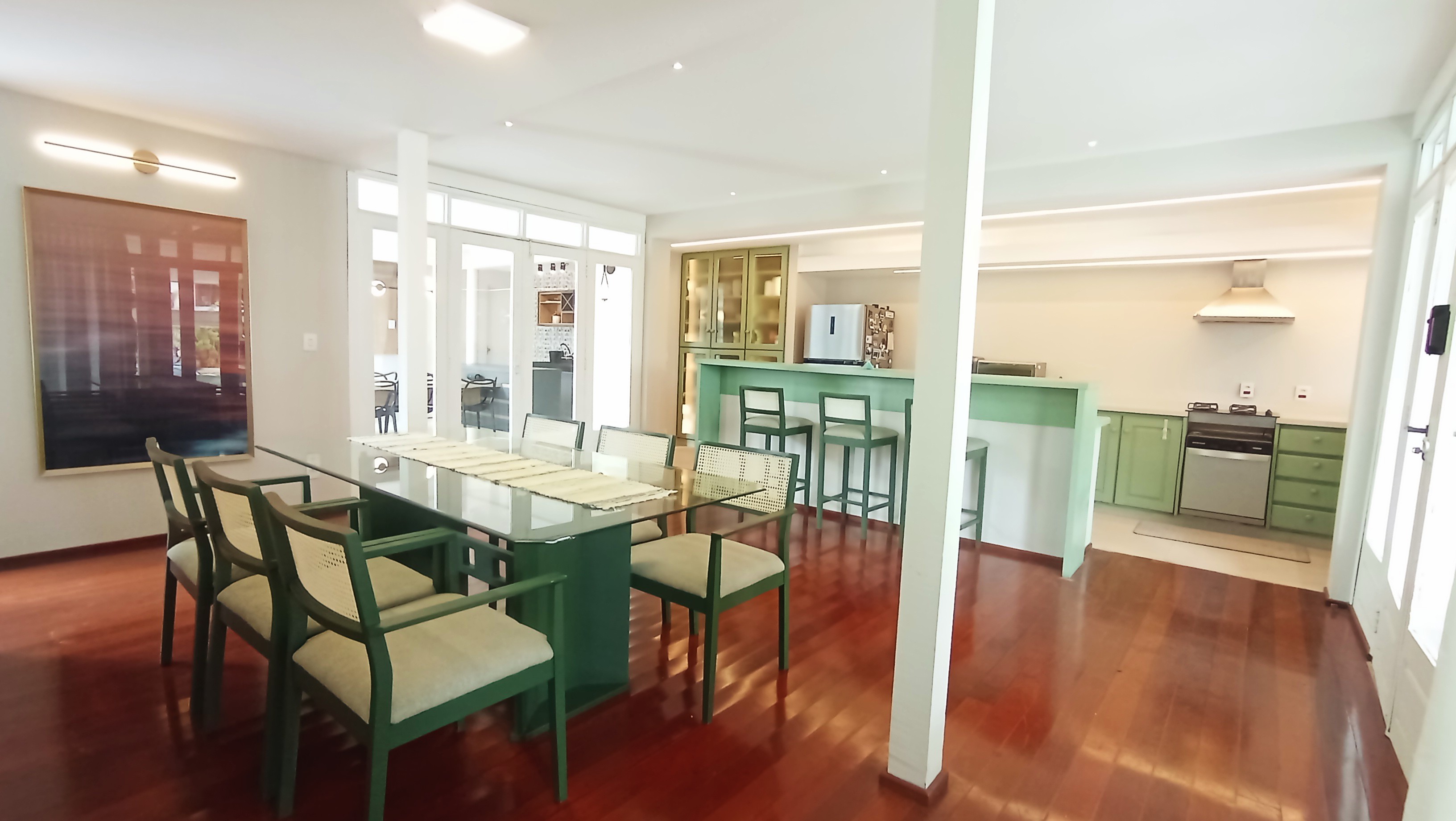 Casa à venda com 3 dormitórios no Condomínio Portal do Sol em Tremembé/SP.