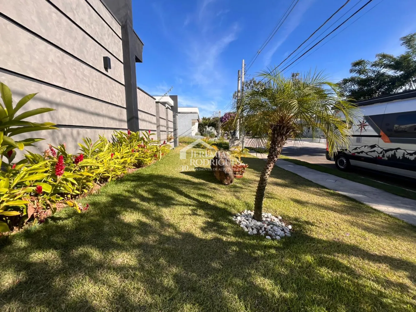 Casa para venda e locação com 2 suítes no Condomínio Verdes Vales em Taubaté/SP
