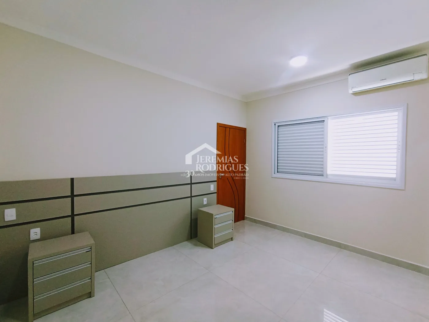 Casa para venda e locação com 3 dormitórios, no Condomínio Campos do Conde II em Tremembé/SP.