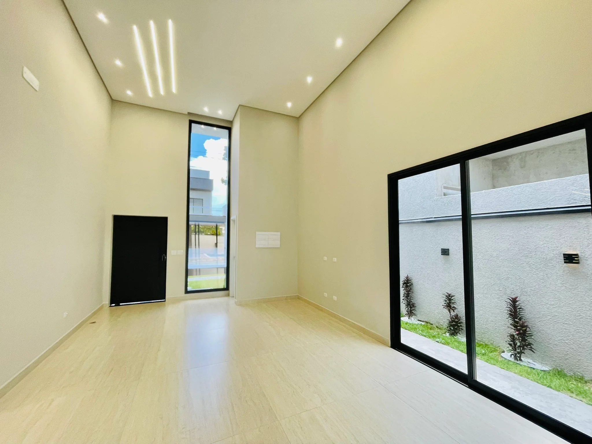 Casa à venda com 3 suítes no Condomínio Ouro Ville em Taubaté/SP. 