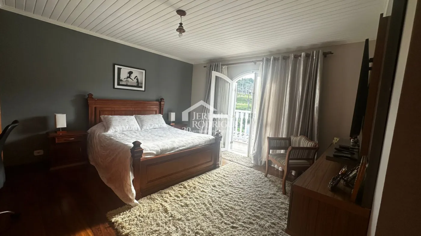 Casa para venda com 3 suítes no bairro Vila Ondina em Campos do Jordão/SP