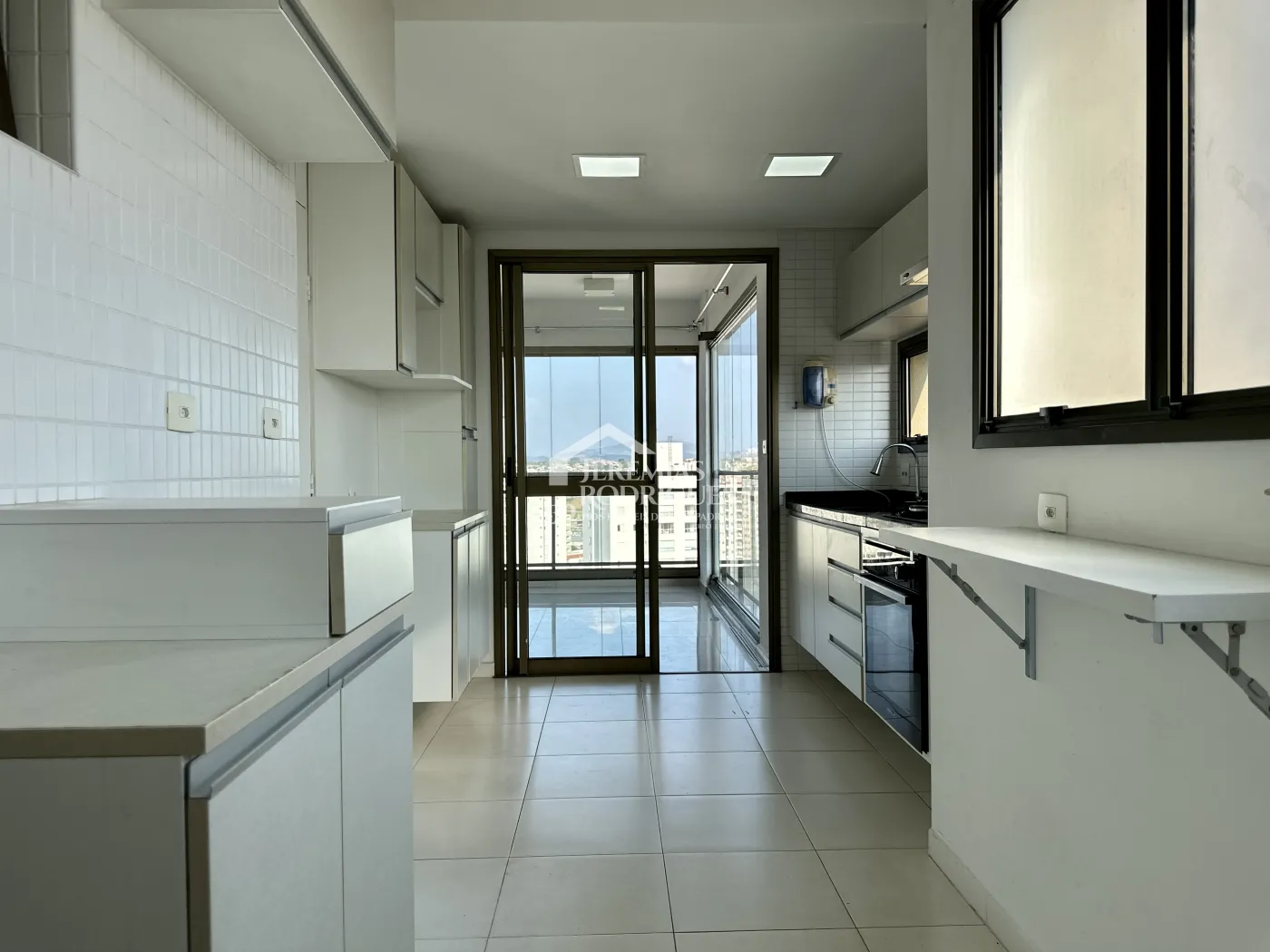Apartamento com 3 dormitórios, 125 m² - Edifício Jabuticabeiras - Taubaté/SP.