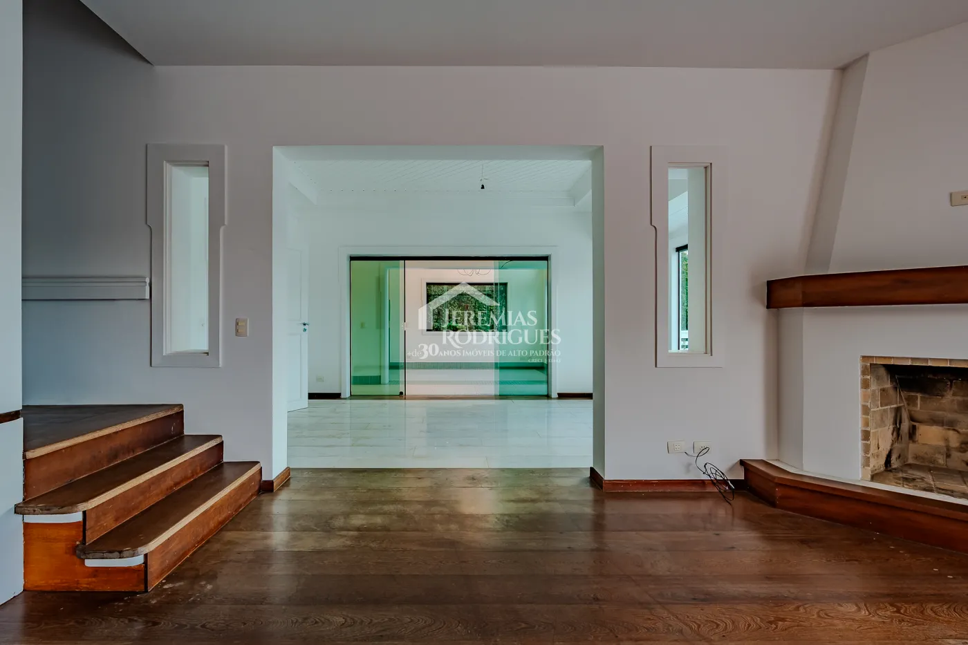 Casa para venda com 5 suítes no Condomínio Jardim Véu da Noiva em Campos do Jordão/SP