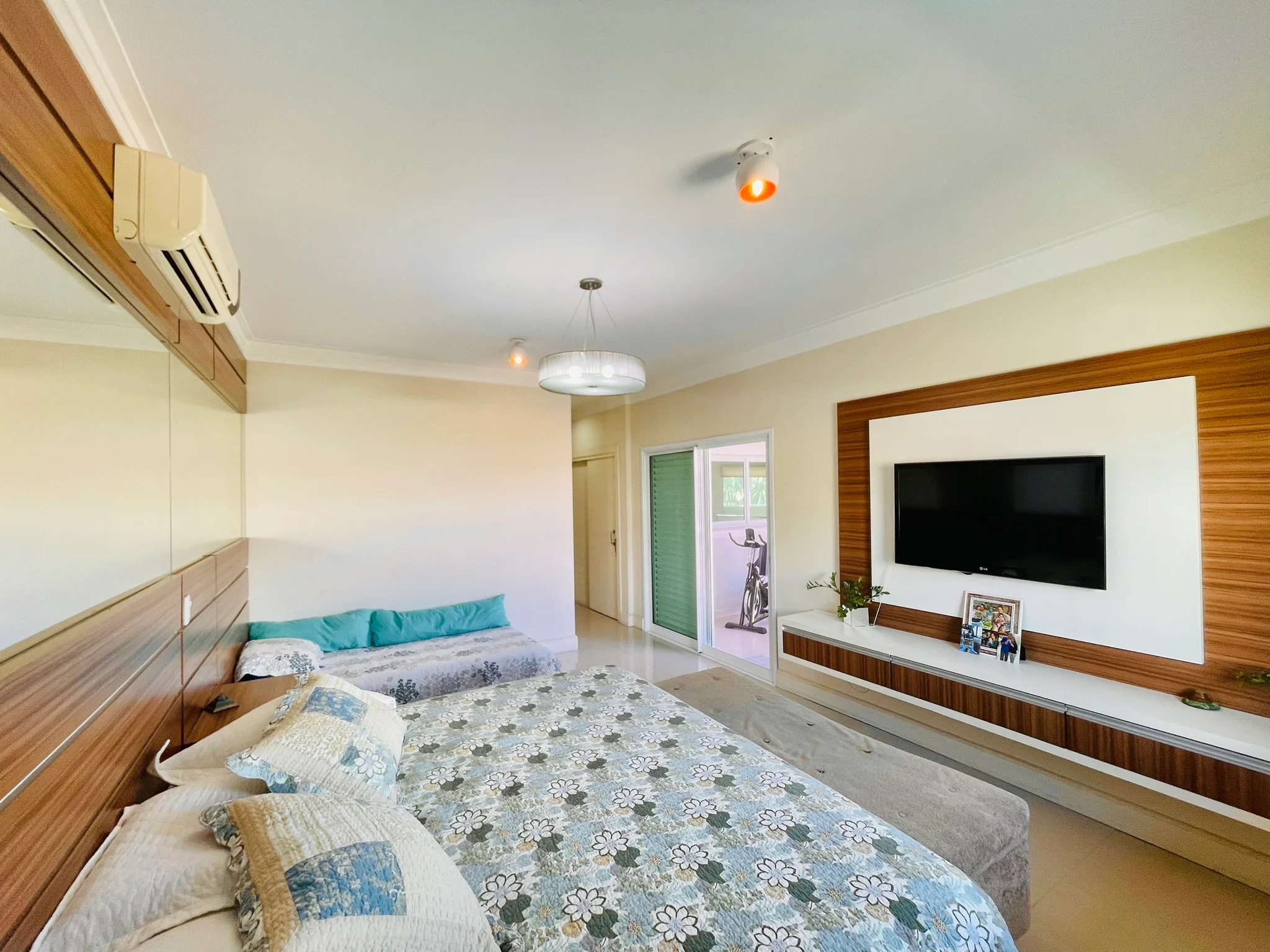 Casa à venda com 4 dormitórios no Condomínio Campos do Conde II em Tremembé/SP.