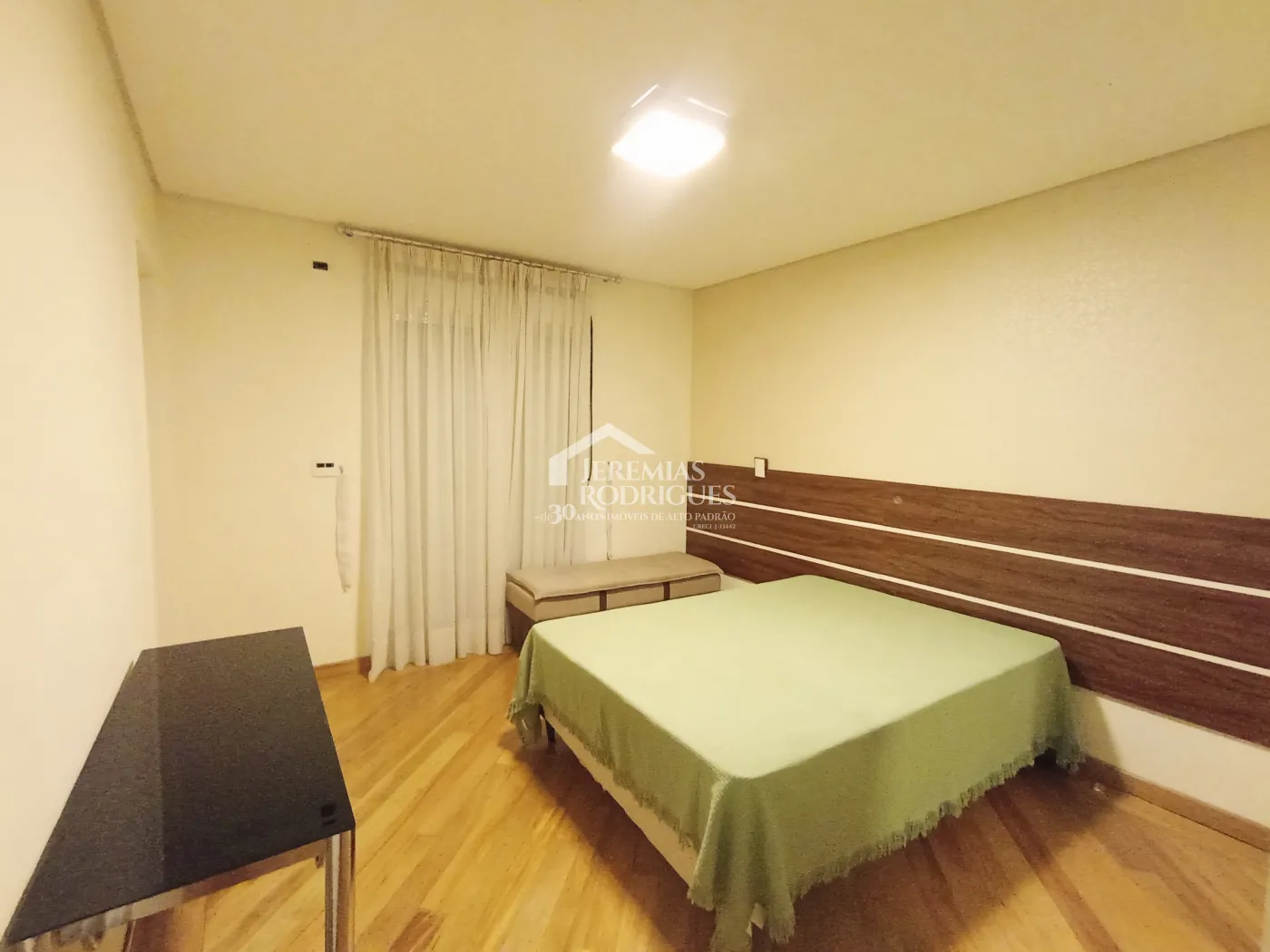 Apartamento duplex à venda com 4 suítes, 401 m² no Condomínio Chateau D Amboise em Campos do Jordão/SP.