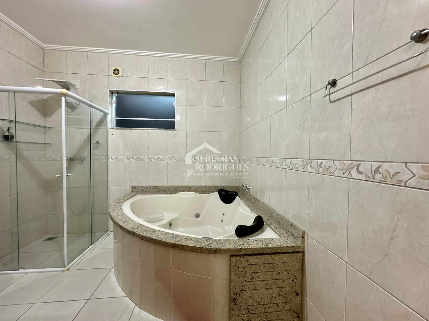 Casa comercial com 320 m² - Chácara Guizard - Taubaté/SP.